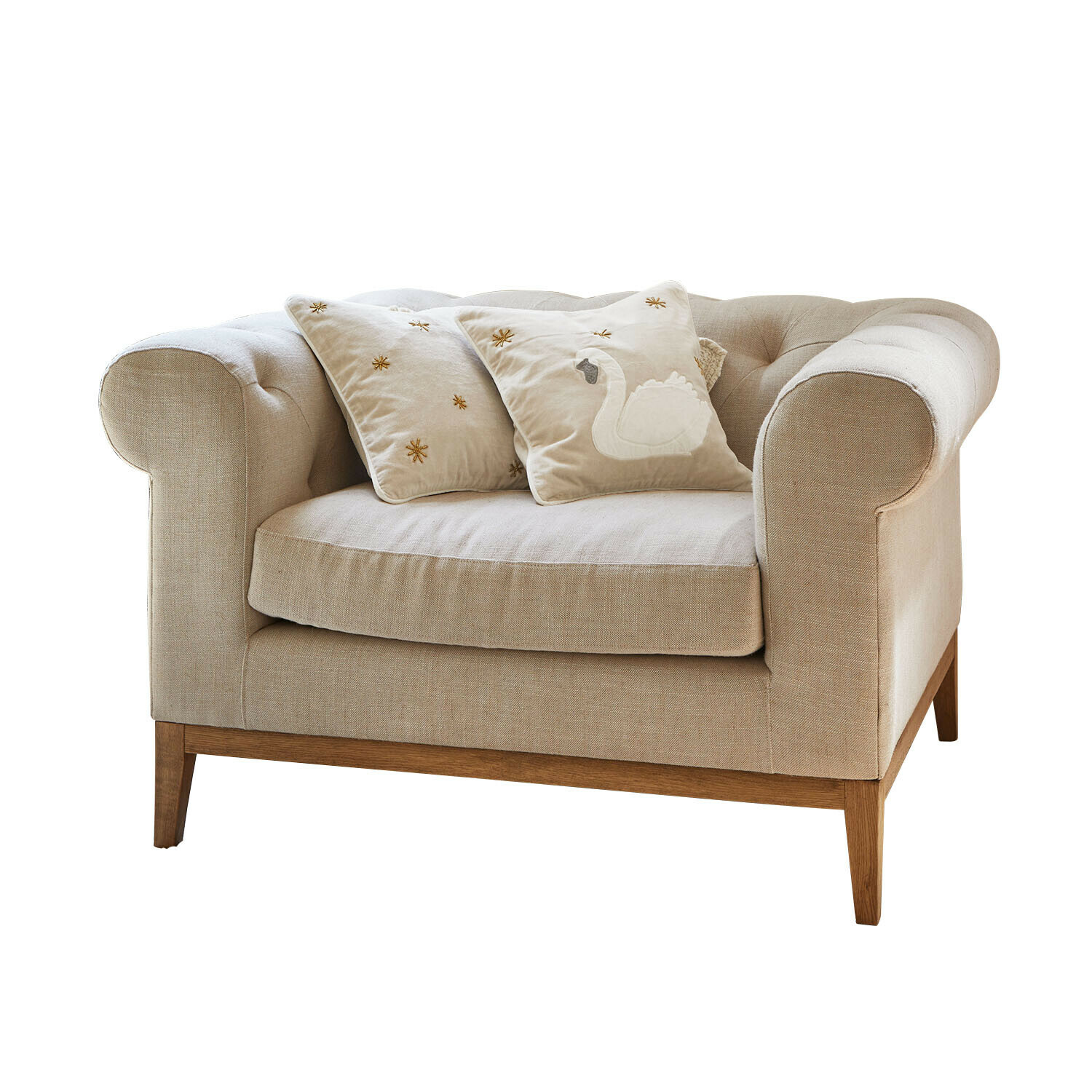 Fauteuil Fairbourne Canapé beige en tissu avec base en bois et deux coussins décoratifs brodés de cygnes