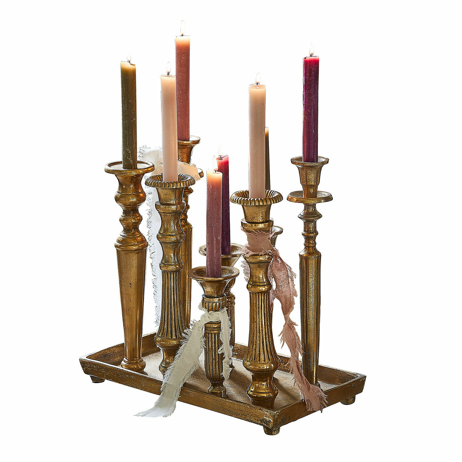 Plateau à bougies Chavelot Ensemble de chandeliers en métal doré avec bougies colorées sur un plateau rectangulaire décoratif
