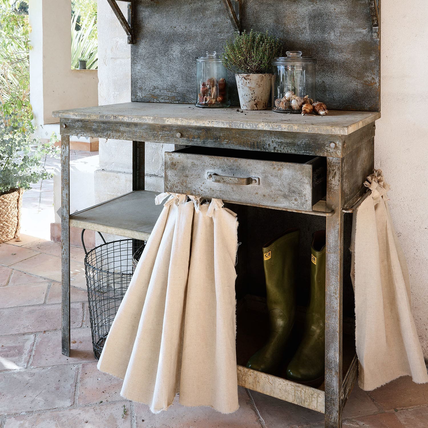 Table de rempotage Ansas