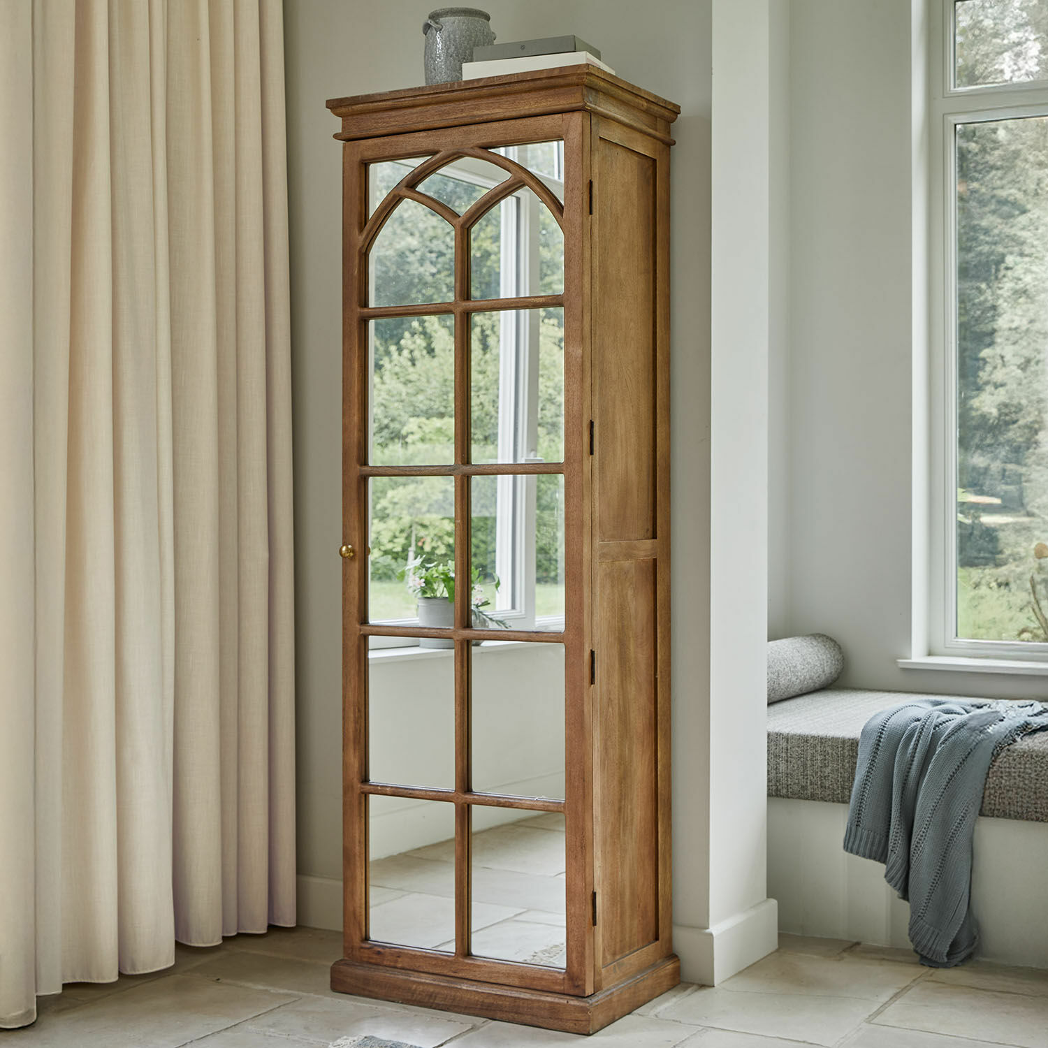 Armoire Cayey Armoire en bois avec miroir style vintage couleur bois naturel pour salon
