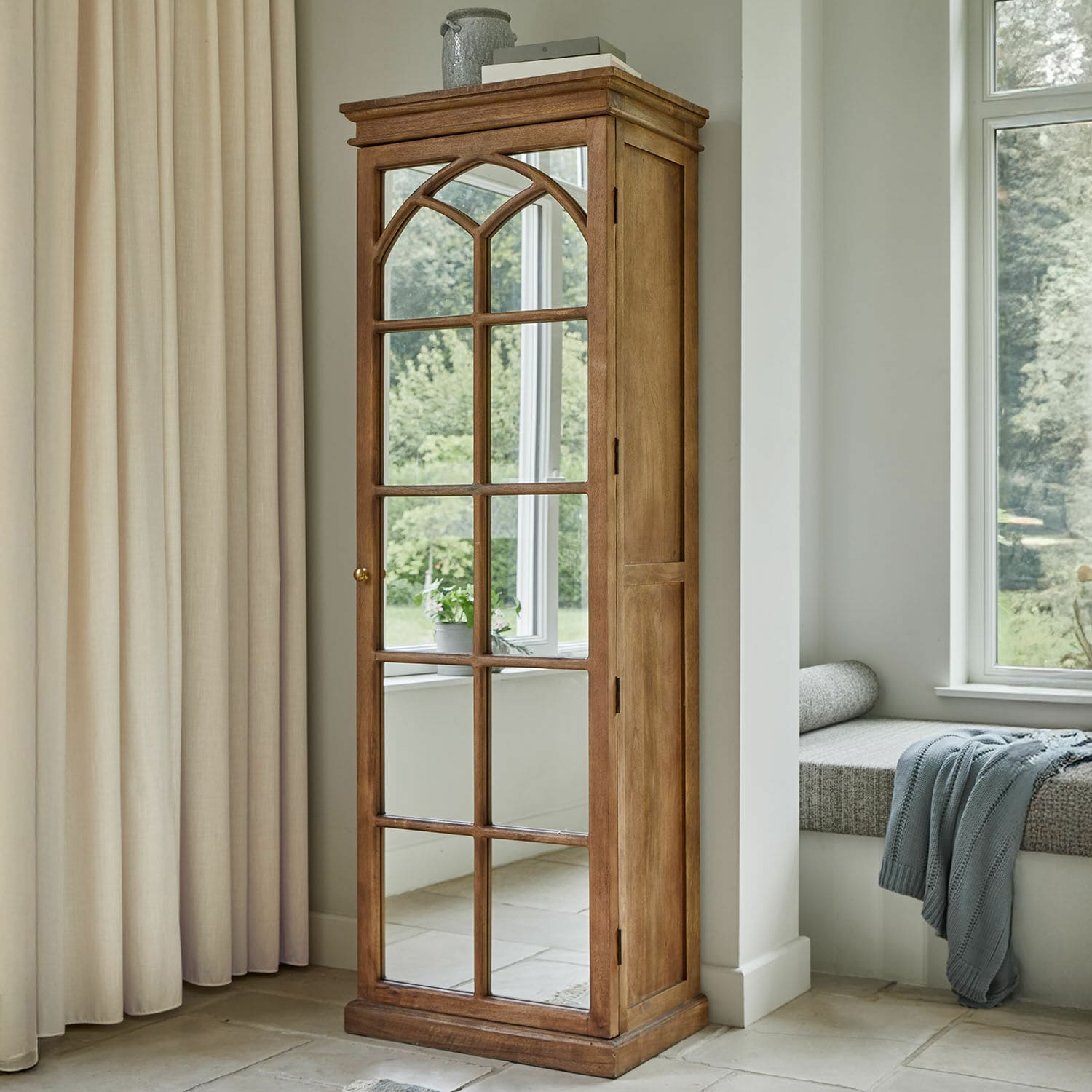 Armoire Cayey Armoire en bois avec miroir style vintage couleur bois naturel pour salon