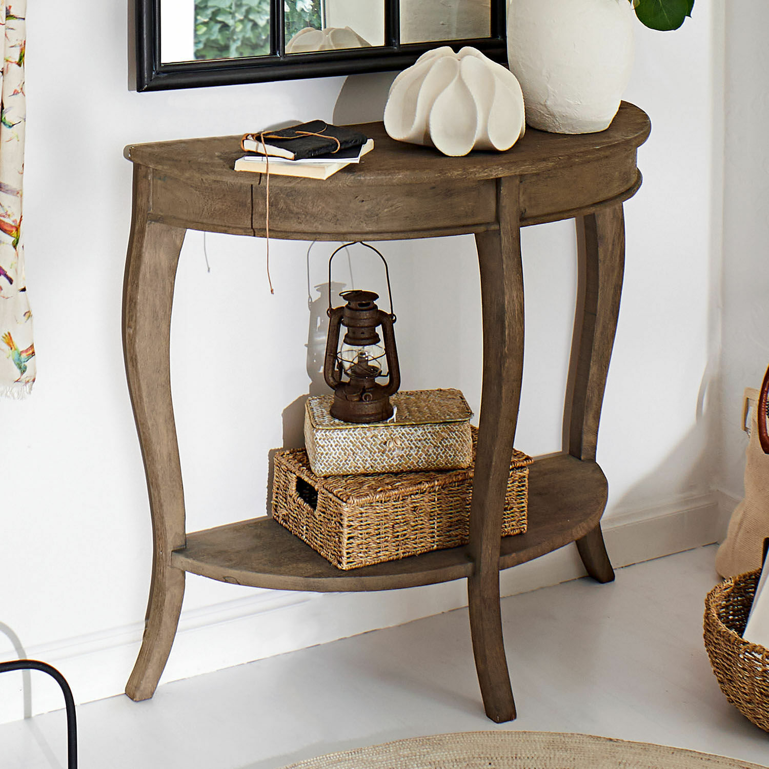 Console Crowley Console en bois marron avec étagère et décorations pour salon élégant