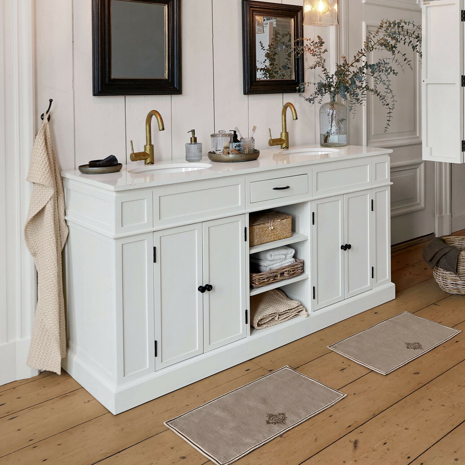 Meuble à double-vasque Lydia Meuble de salle de bain blanc en bois avec double vasque et robinets dorés, style vintage