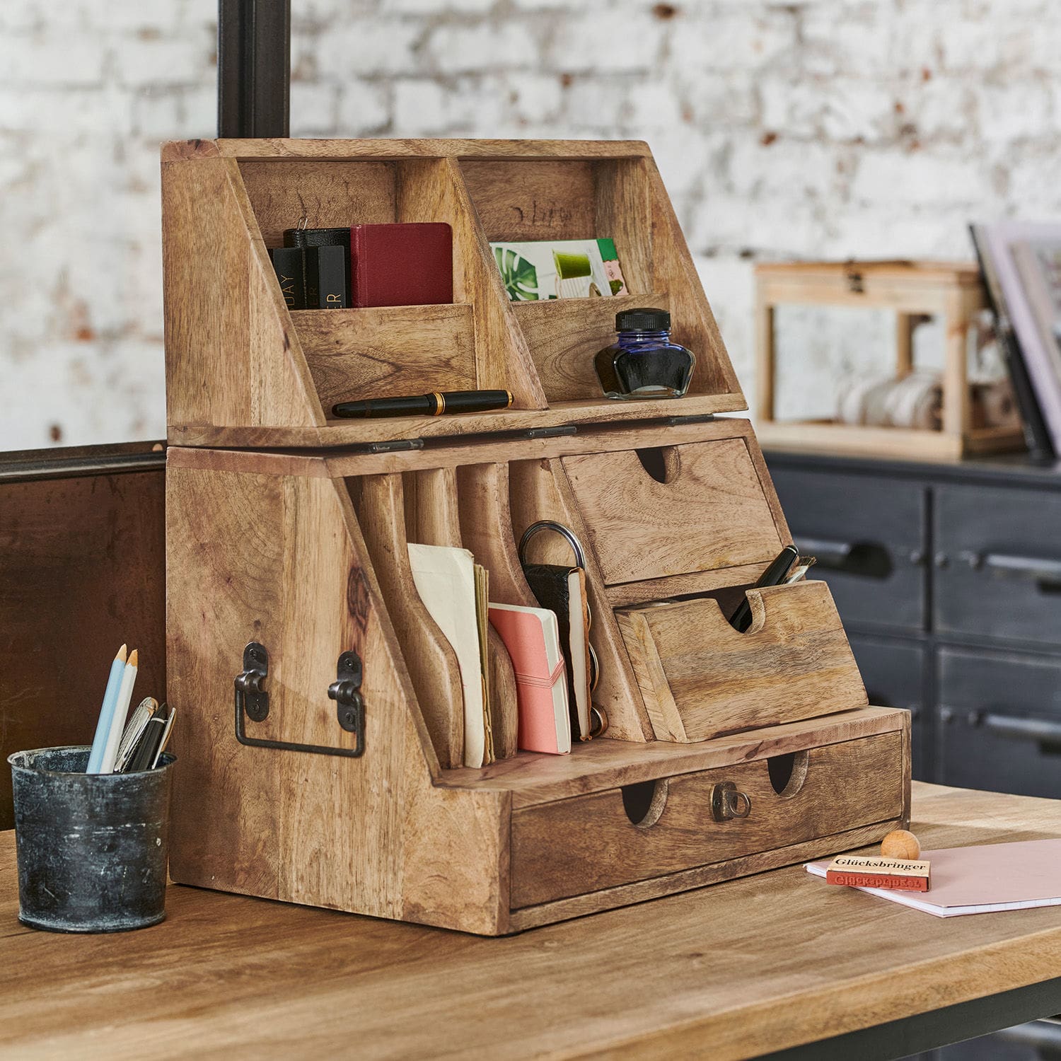 Organiseur Shane Organisateur de bureau en bois naturel avec plusieurs compartiments et tiroirs pour rangement