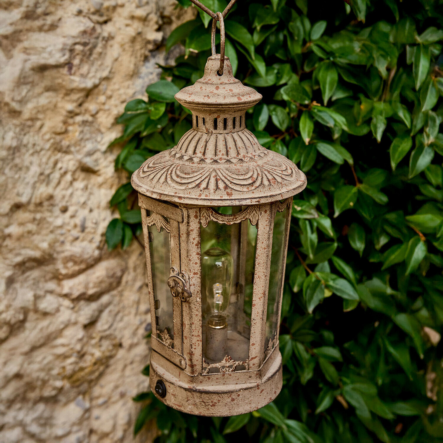 Lanterne suspendue en métal beige style vintage avec verre transparent et décor sculpté pour jardin