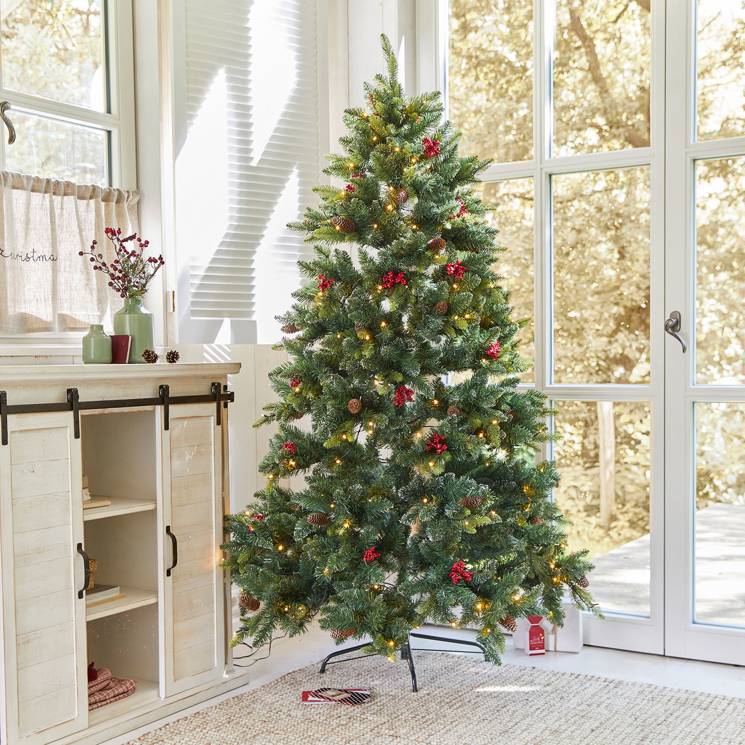 Sapin de Noël Bindley Sapin artificiel vert avec baies rouges et lumières LED pour décoration de Noël intérieure