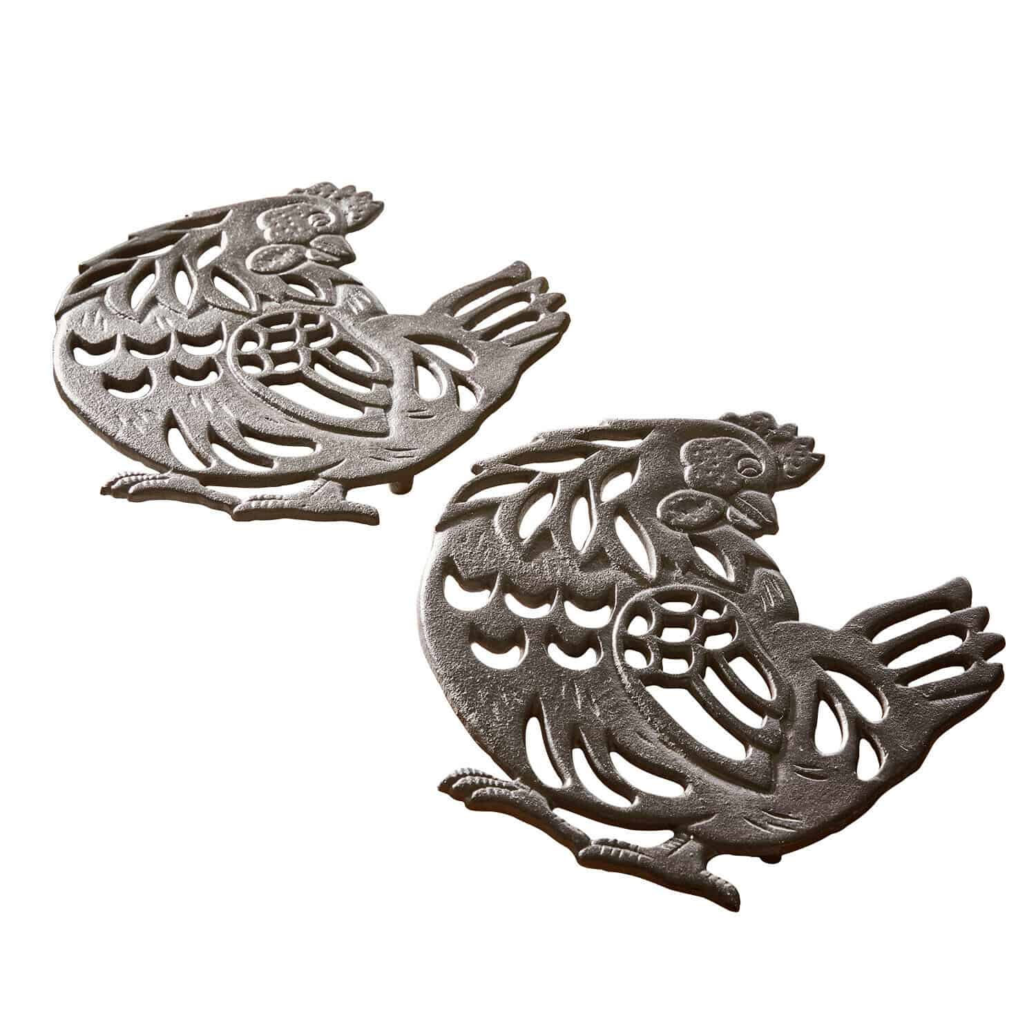 Lot de 2 dessous de plat Chavéreau Deux dessous de plat décoratifs en forme de poules en métal gris, accessoire de cuisine rustique