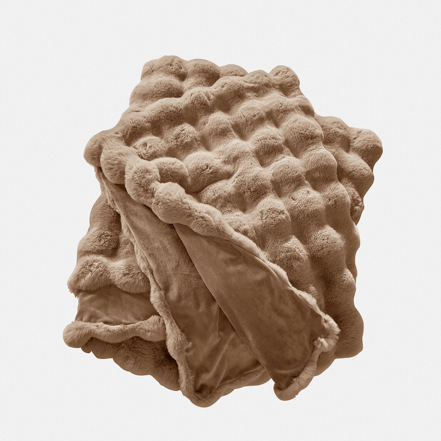 Plaid Zalina taupe en matière pelucheuse douce, parfait pour une décoration intérieure chaleureuse et confortable