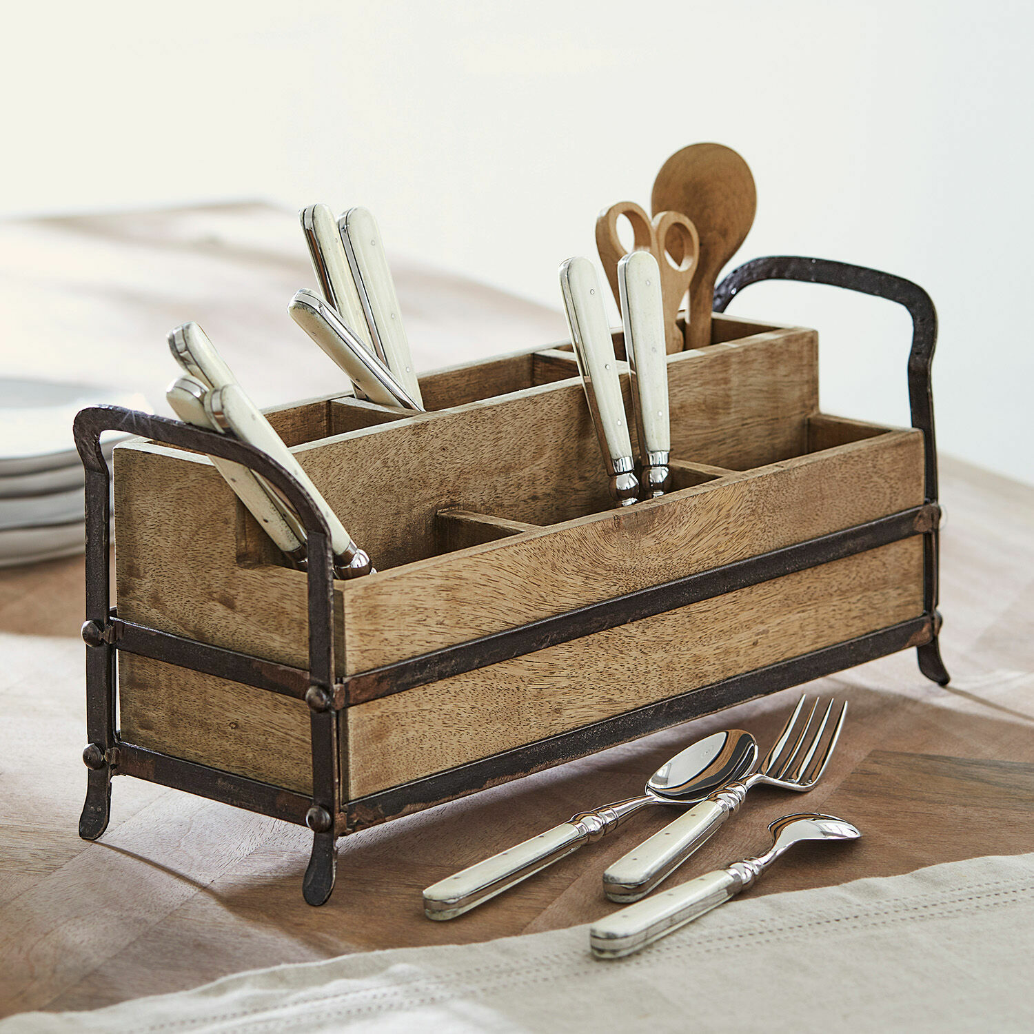 Rangement Troyes Organisateur en bois pour couverts avec poignées en métal et manches crème pour couteaux et cuillères