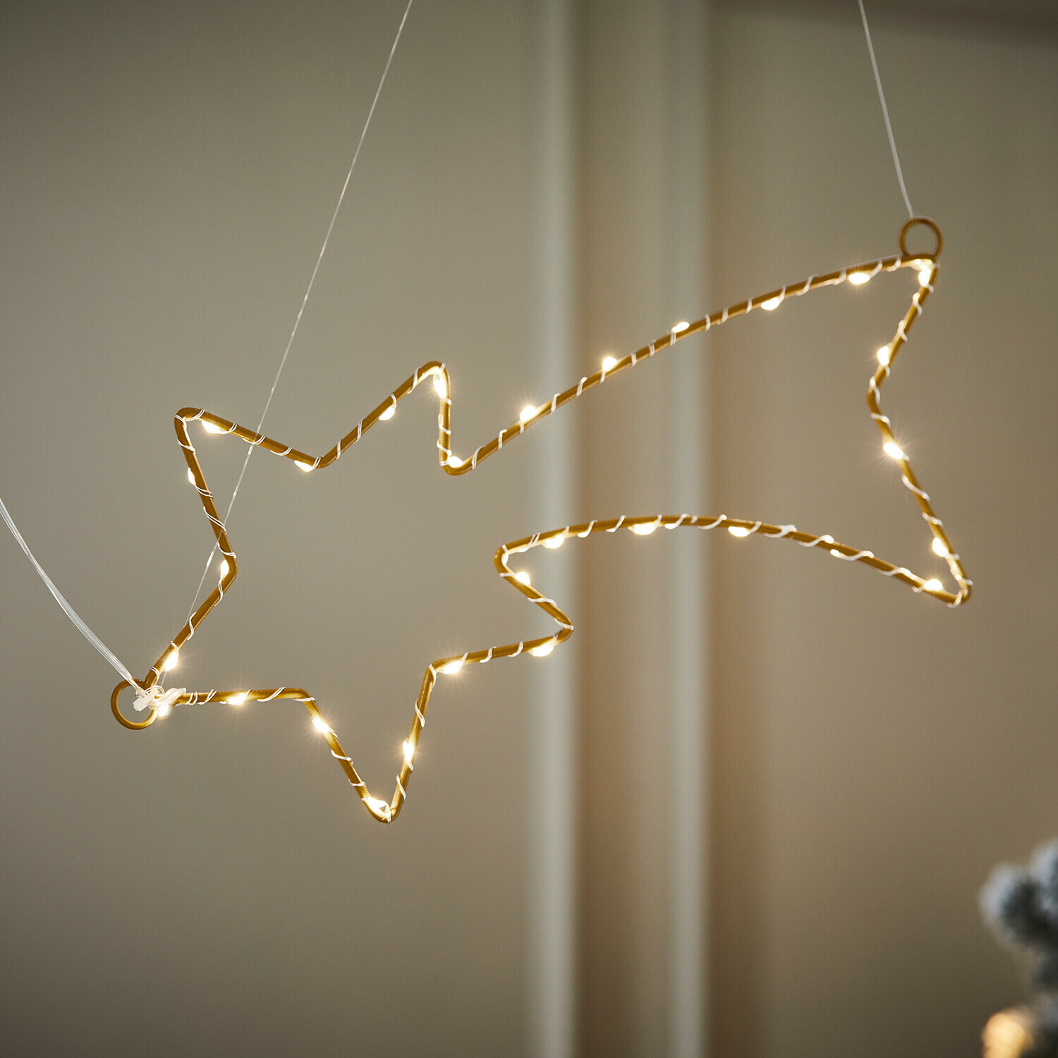 Étoile filante à LED Glittera Décoration lumineuse dorée en forme d'étoile filante avec LED blanches chaudes, ornement festif