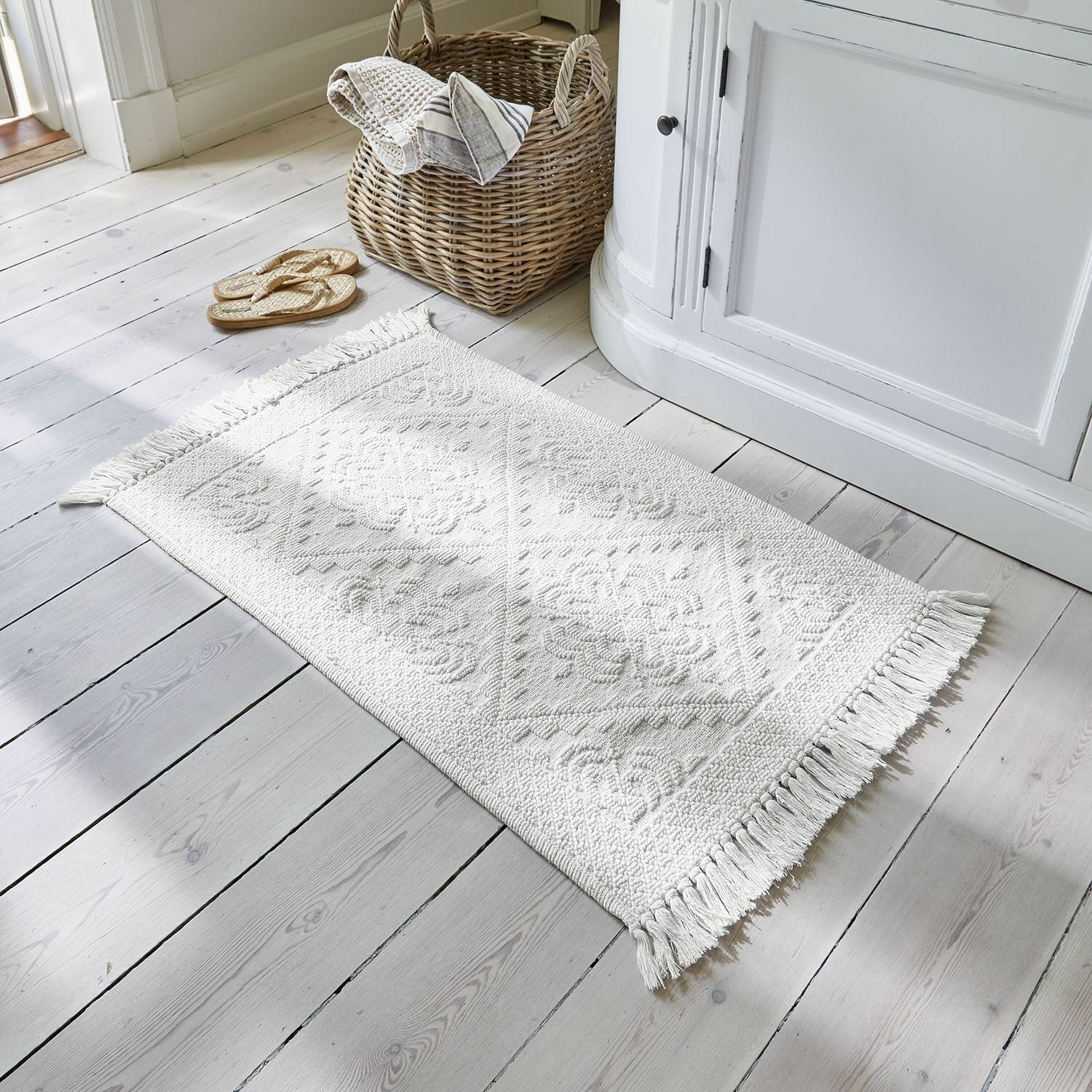 Tapis de bain Mivorex Tapis en coton blanc avec franges et motif, décoration de sol pour intérieur au style scandinave