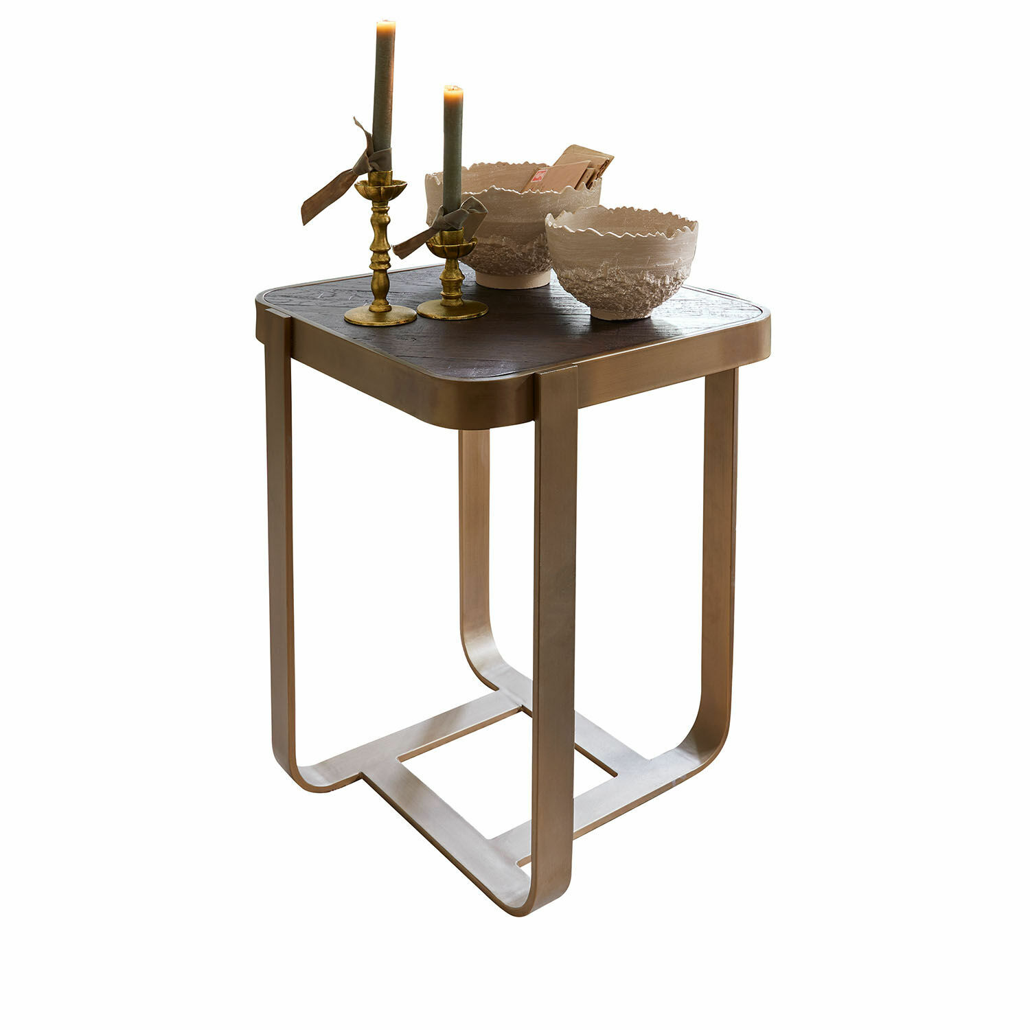 Table d’appoint Cranthorpe Table d'appoint avec cadre en métal doré et plateau foncé, décorée de bougies et bols en céramique