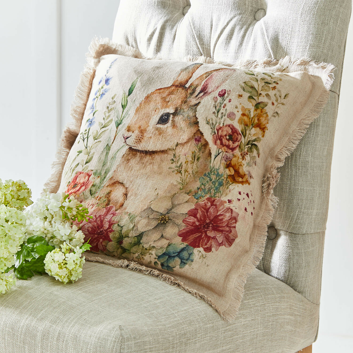 Housse de coussin Parélys Coussin décoratif en lin beige avec imprimé lapin et fleurs, bordure à franges, accessoire cosy pour la maison