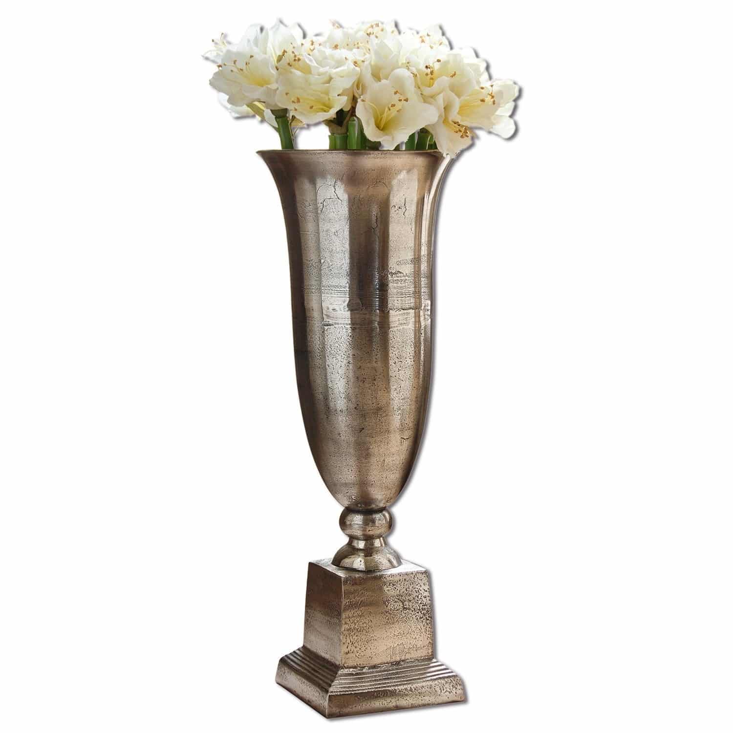 Vase Belfort Grand vase en métal argenté avec fleurs blanches pour décoration intérieure élégante