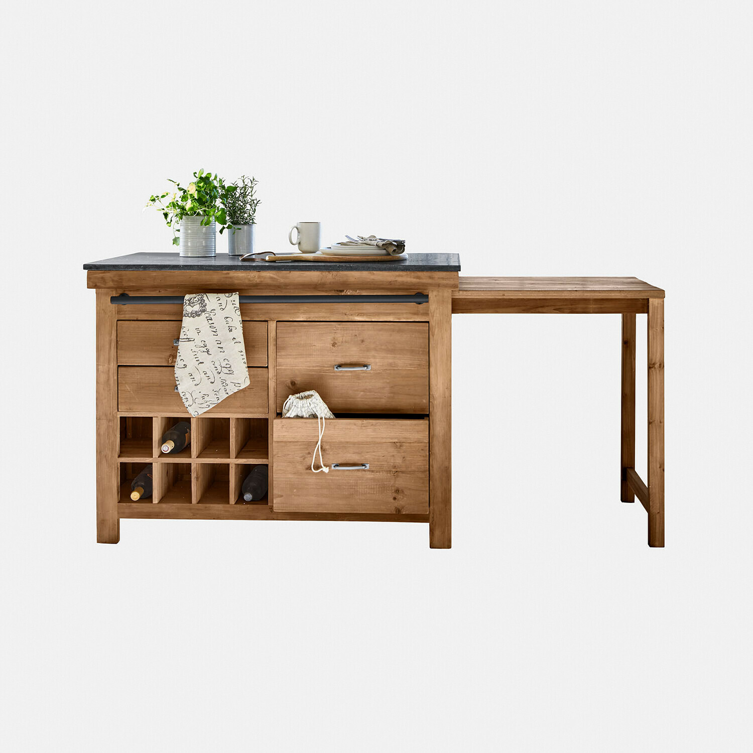 Îlot de cuisine en bois avec plan de travail noir et rangement à bouteilles, meuble fonctionnel