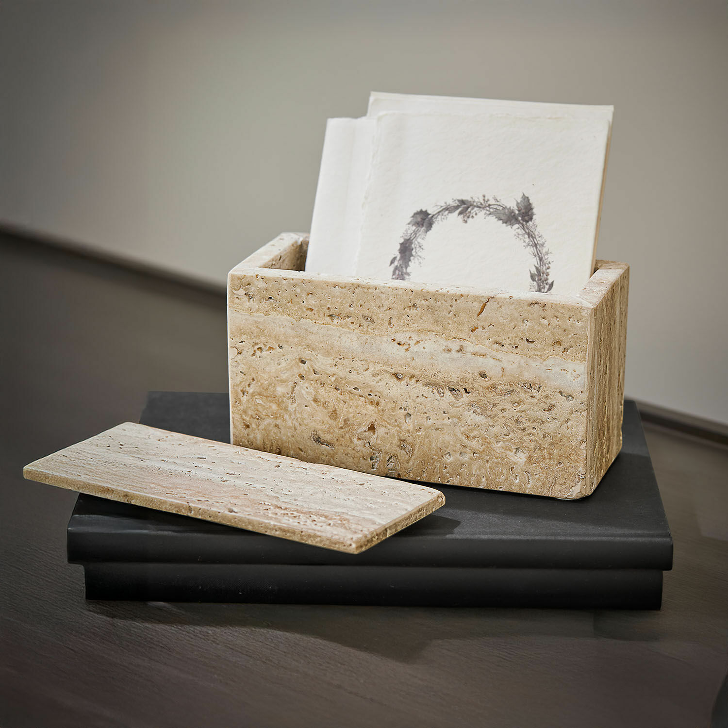 Boîte Tavone Boîte en travertin beige pour serviettes, accessoire élégant pour décoration de table