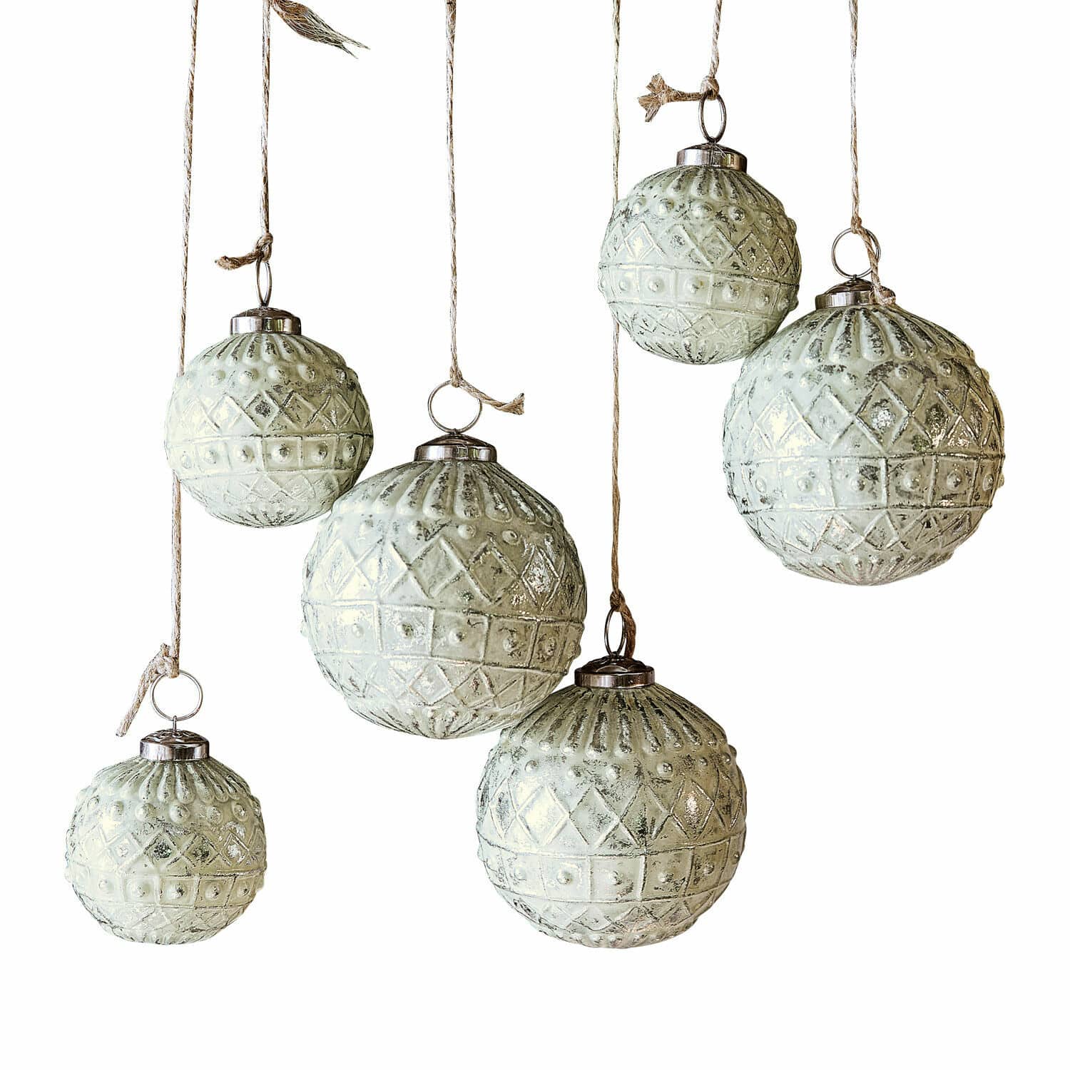 Lot de 6 décorations de Noël Gladwin Ensemble de six boules de Noël en verre blanc avec motif décoratif et corde pour suspension