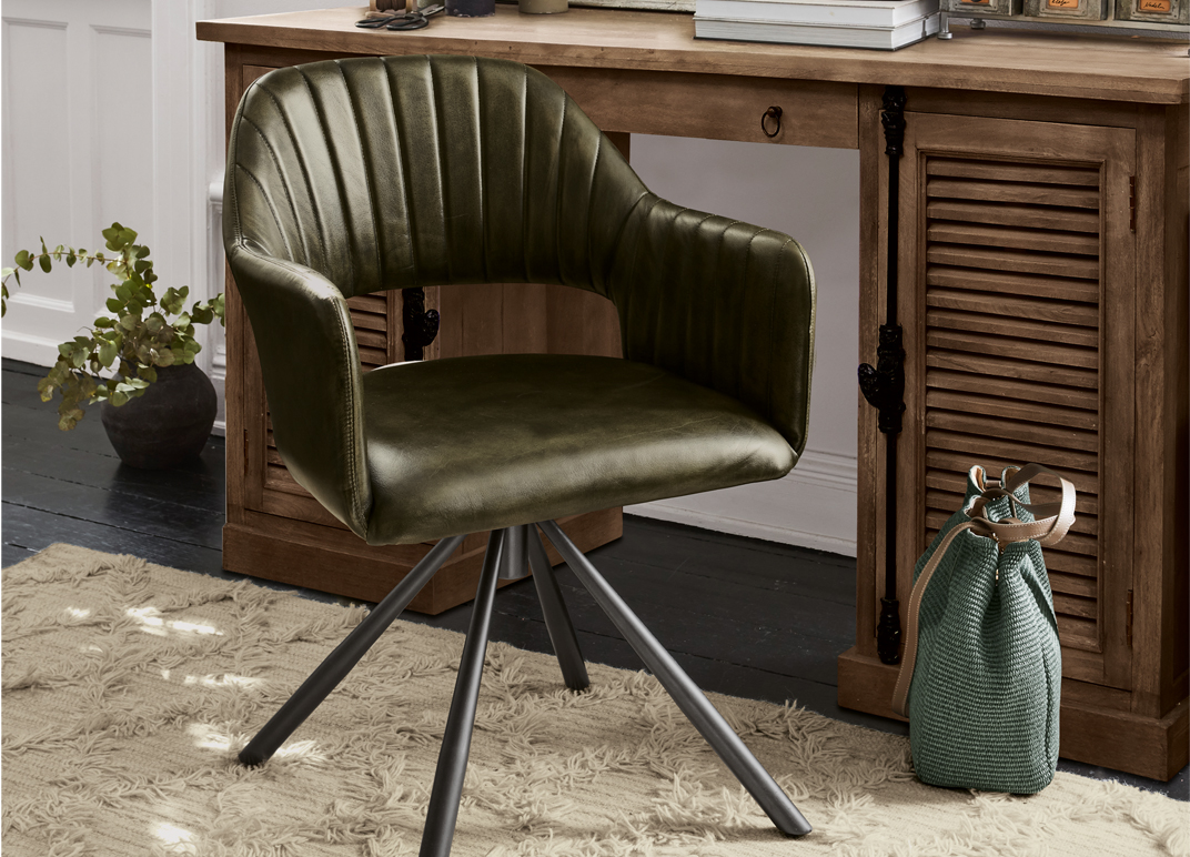 Chaise de bureau vintage en simili cuir vert avec pieds en métal, design élégant pour bureau