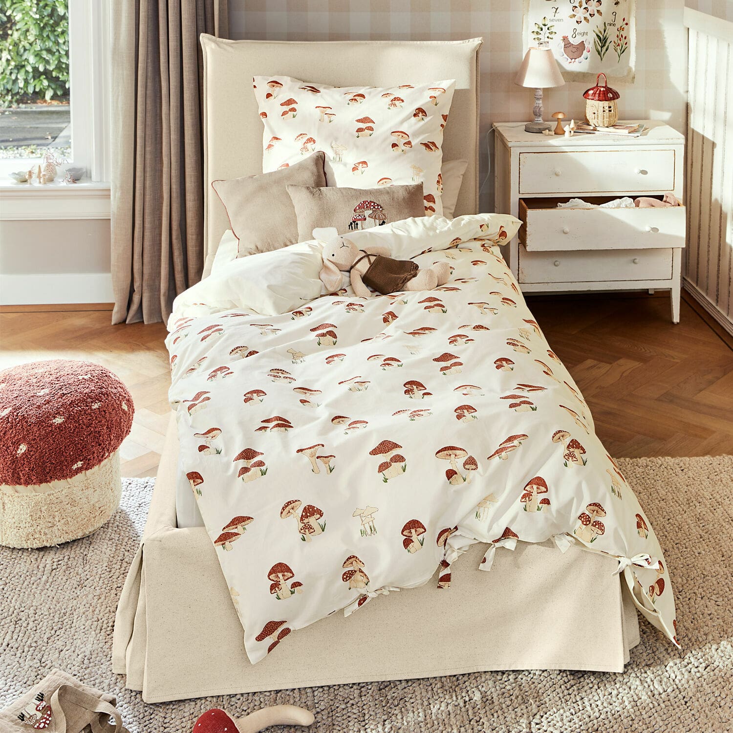 Lit Mouradon Parure de lit en coton crème avec imprimé champignons rouges, décoration chaleureuse pour chambre d'enfant