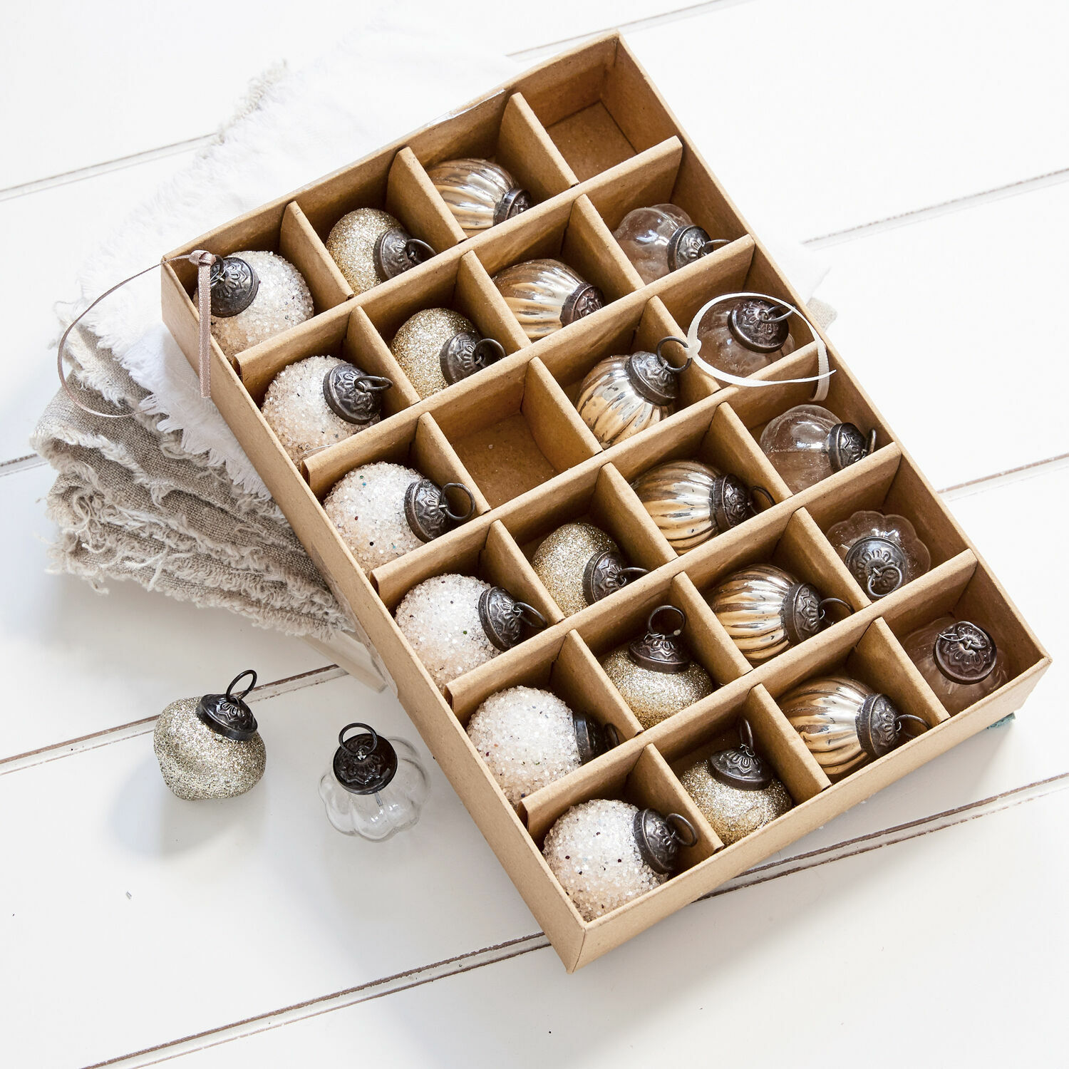 Lot de 24 boules de Noël Sangres