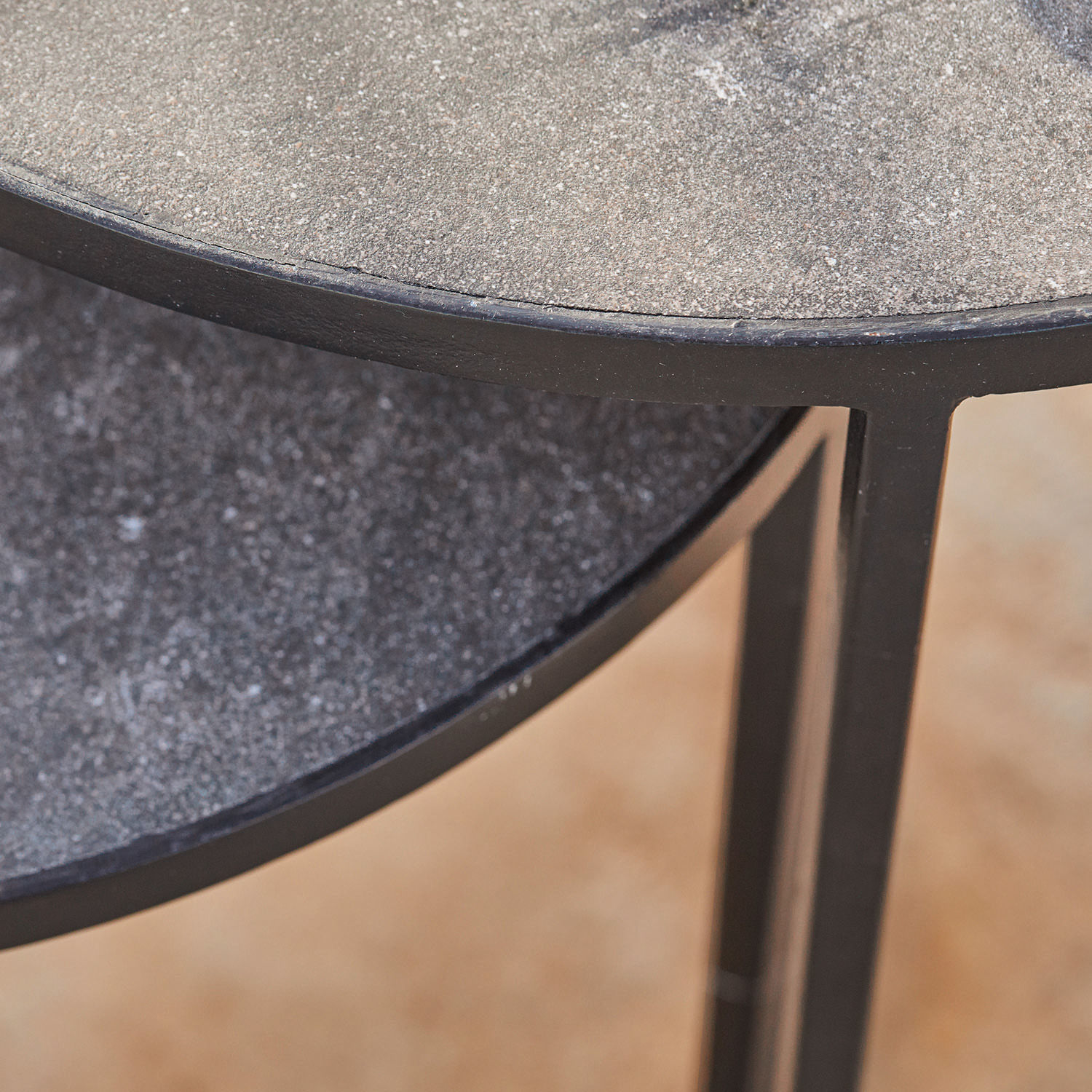 Lot de 2 tables d’appoint Pantinous