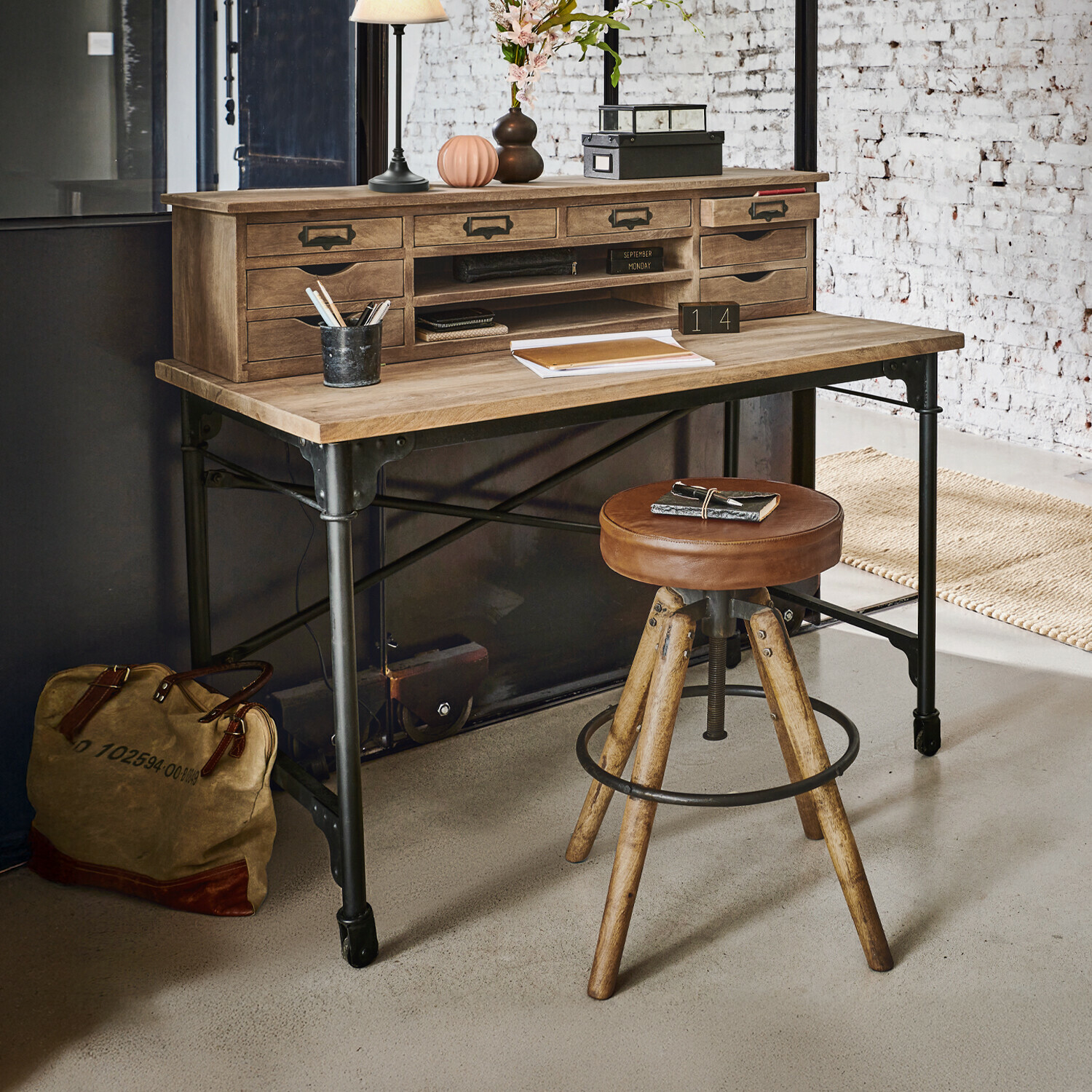 Bureau Leognan Bureau en bois et métal avec organiseur et lampe de style industriel pour espace de travail