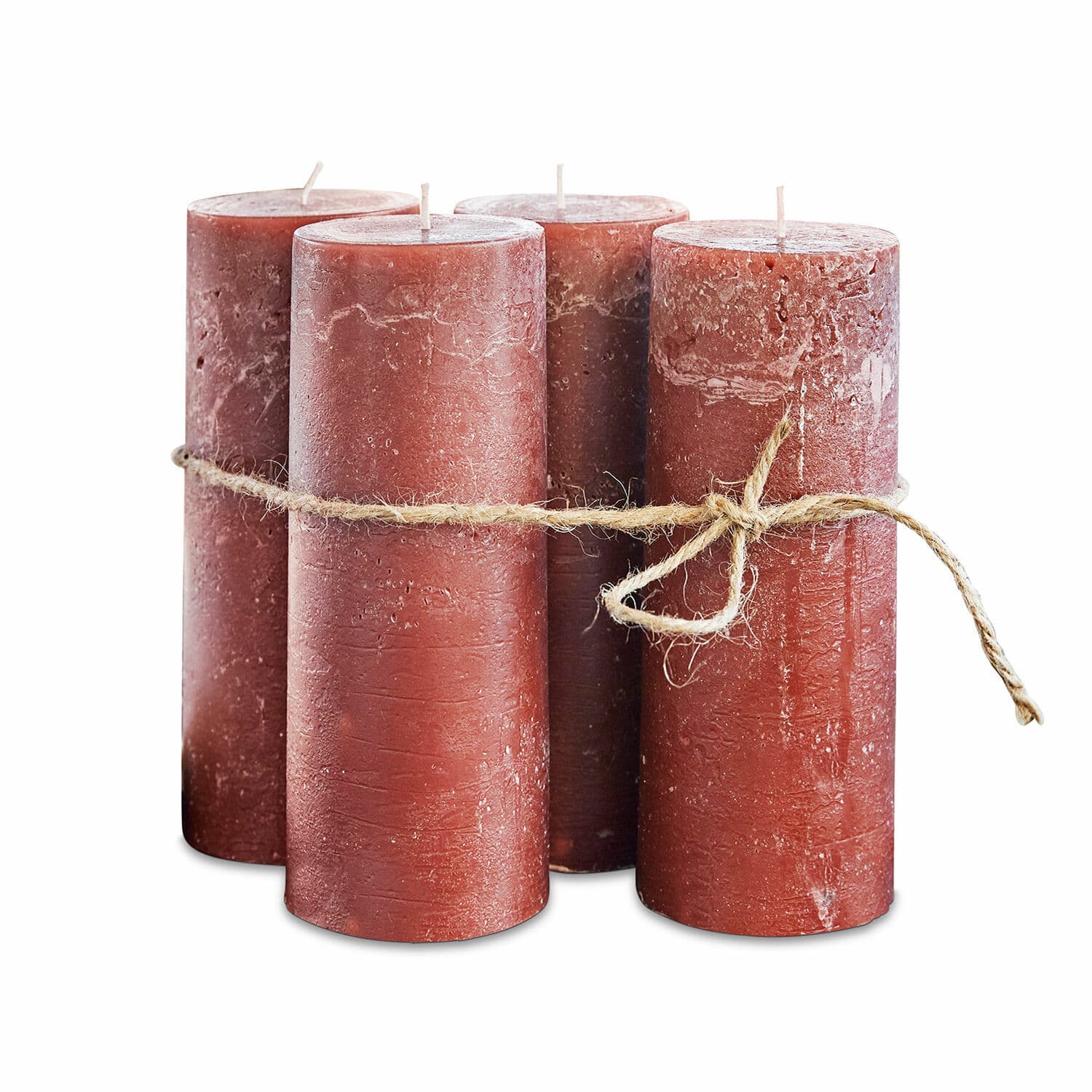 Lot de 4 bougies Homel Ensemble de quatre bougies rouges en cire rustique liées par une corde naturelle décorative