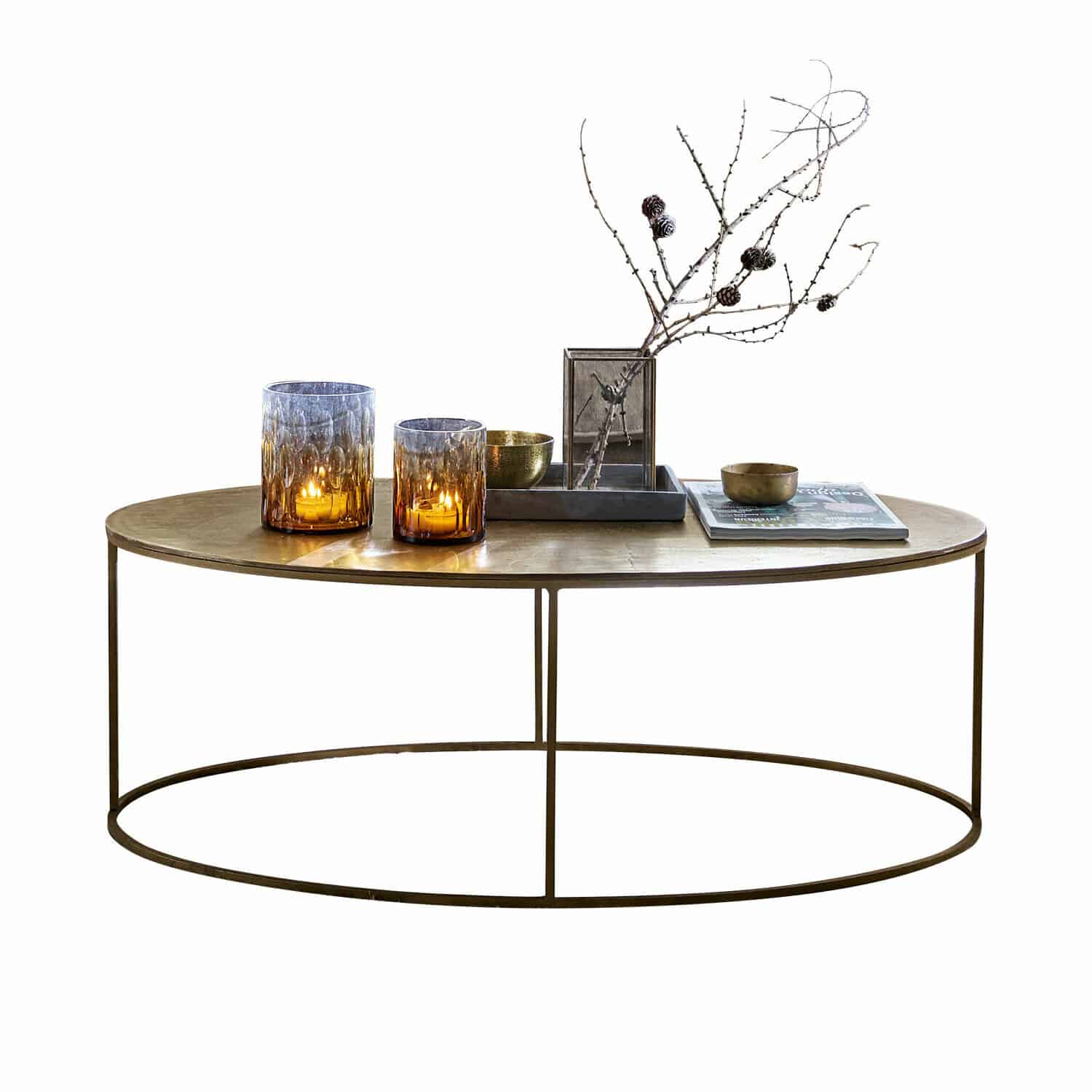 Table basse Leron Table basse ronde avec cadre en métal et plateau en bois couleur naturelle décorée d’accessoires