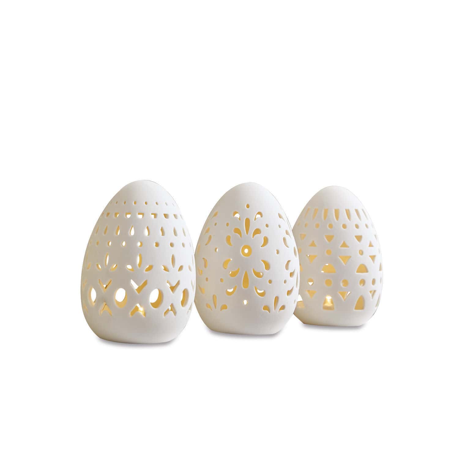 Lot de 3 œufs de Pâques Mouna Trois photophores en céramique blanche en forme d'œufs avec motifs ajourés et lumière LED chaude
