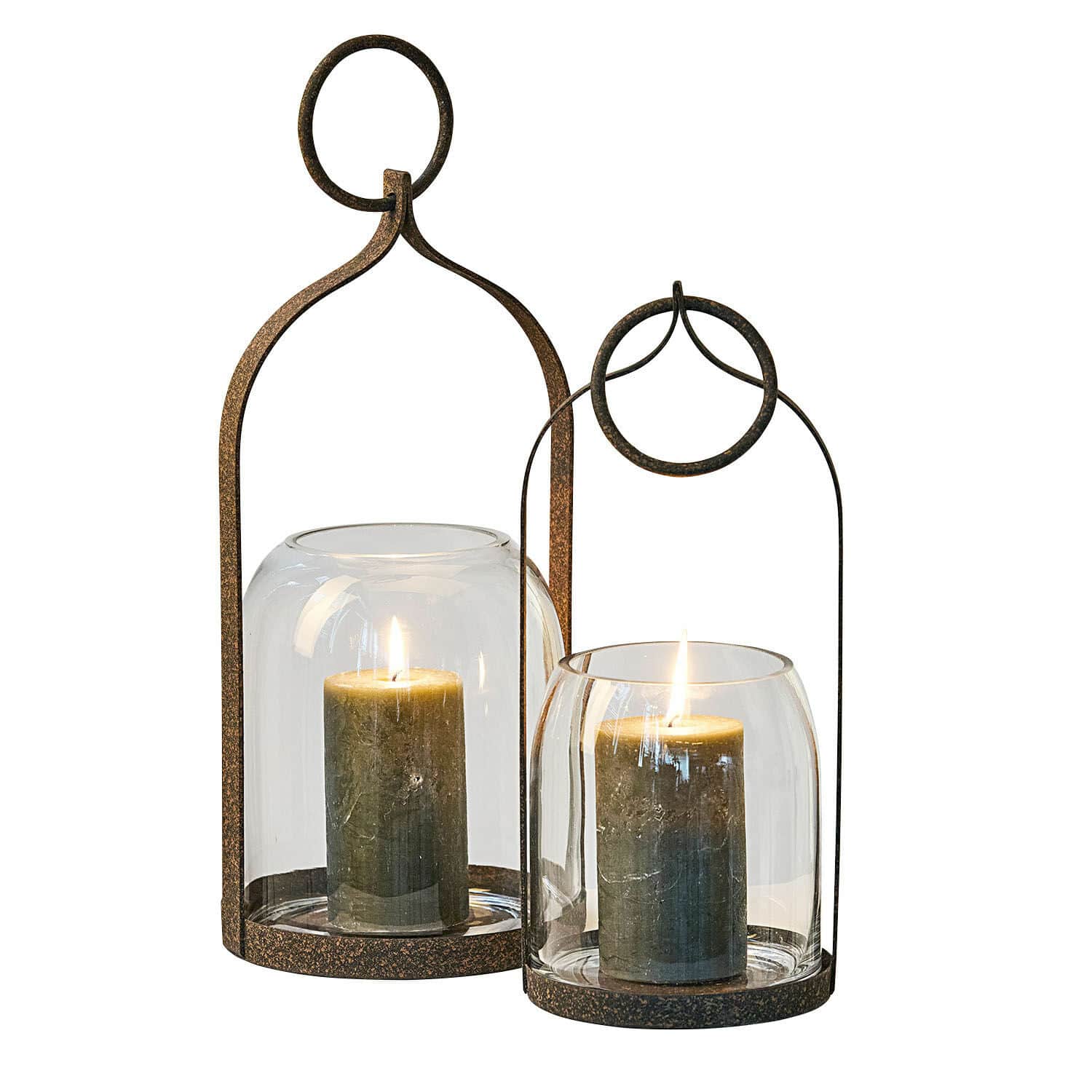 Lot de 2 lanternes Farazad Ensemble de deux lanternes en métal rouillé et verre avec bougies vertes, décoration intérieure