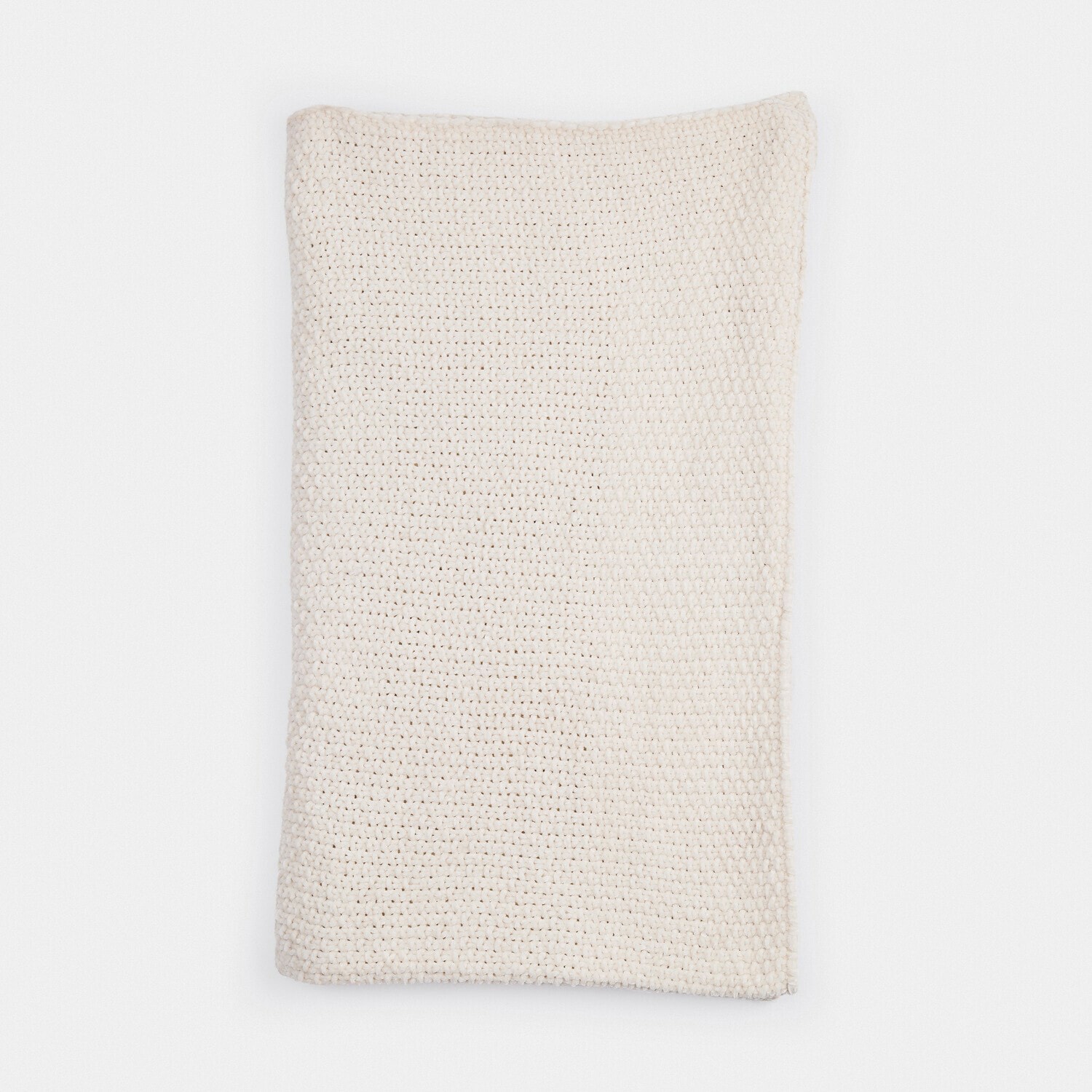 Plaid crème tricoté main en fil doux, parfait pour une ambiance chaleureuse et décoration intérieure