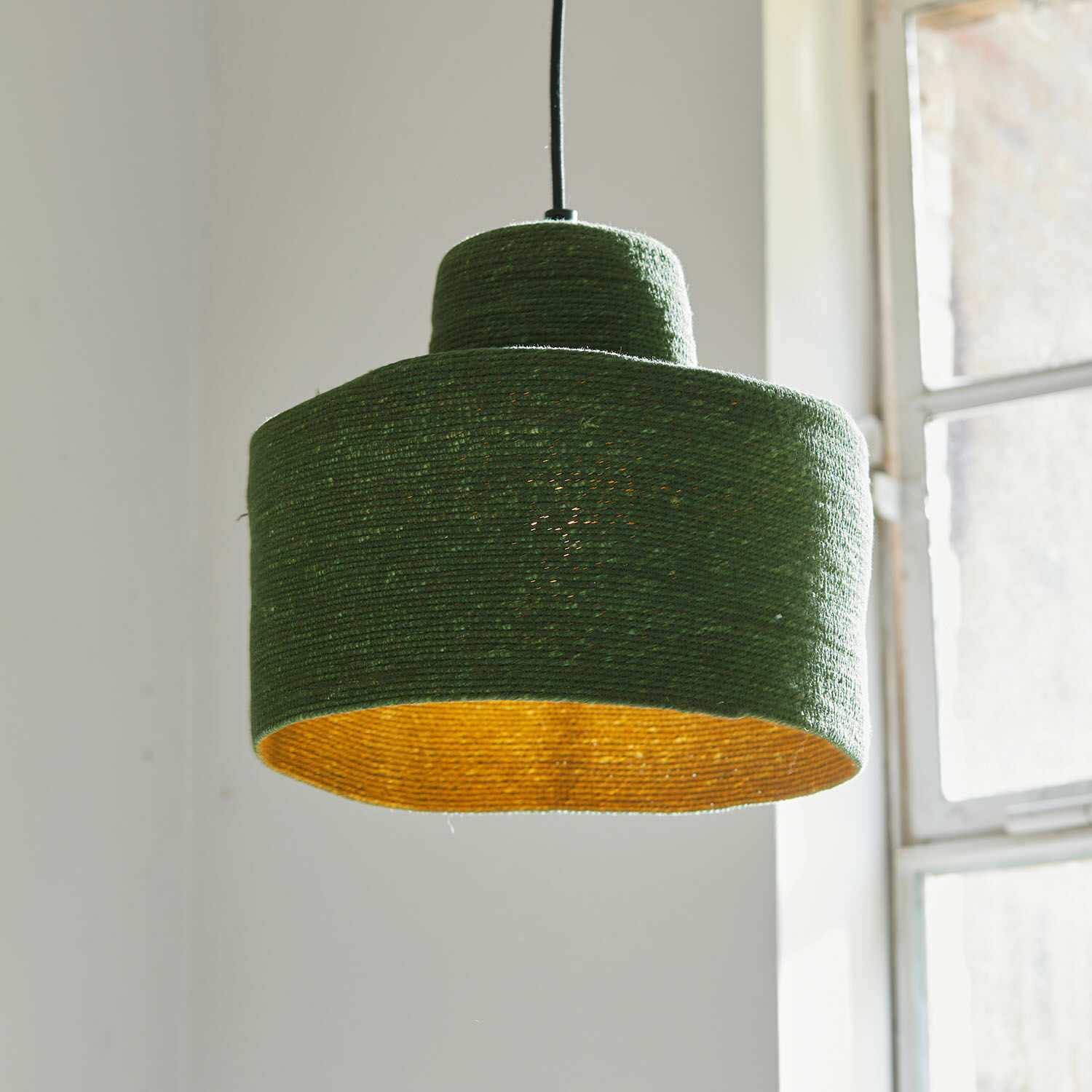 Suspension Frostrup Suspension verte en corde naturelle avec intérieur jaune, lampe décorative pour salon moderne