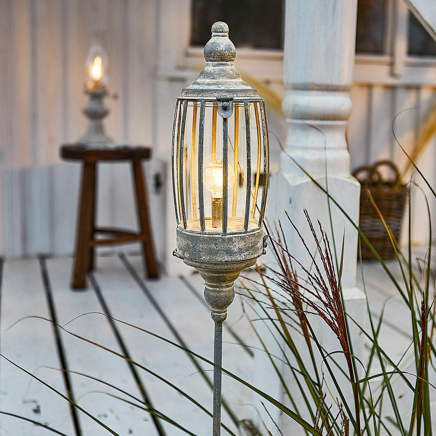 Lanterne LED rechargeable Lagia Lanterne de jardin en métal vieilli argenté avec piquet, éclairage décoratif extérieur vintage pour terrasse
