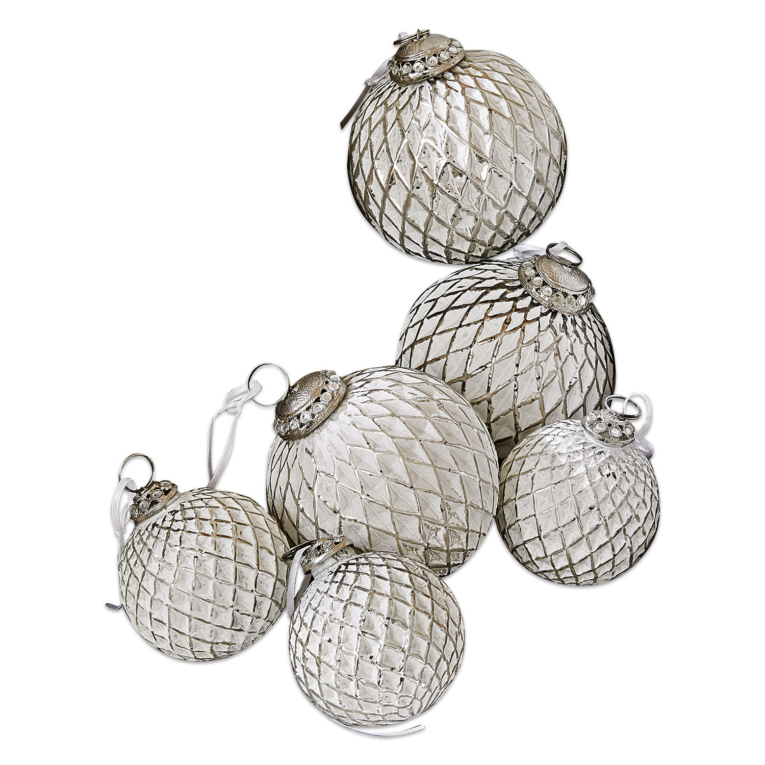 Lot de 6 décorations de Noël Maélys Ensemble de six boules de Noël en verre argenté avec motif décoratif et attaches pour suspension