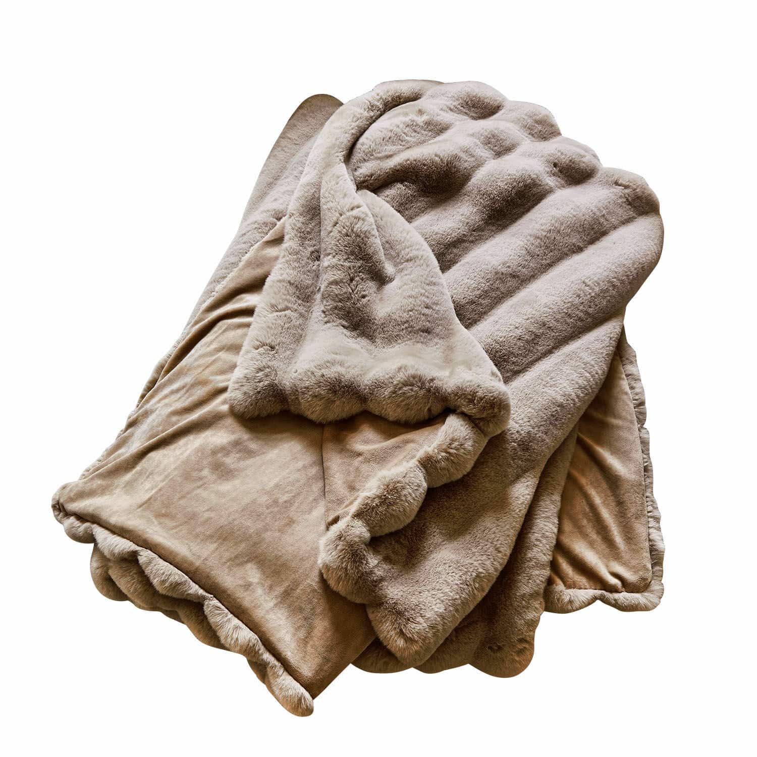 Plaid Caelira Plaid beige doux en fausse fourrure, parfait pour une décoration chaleureuse et confortable