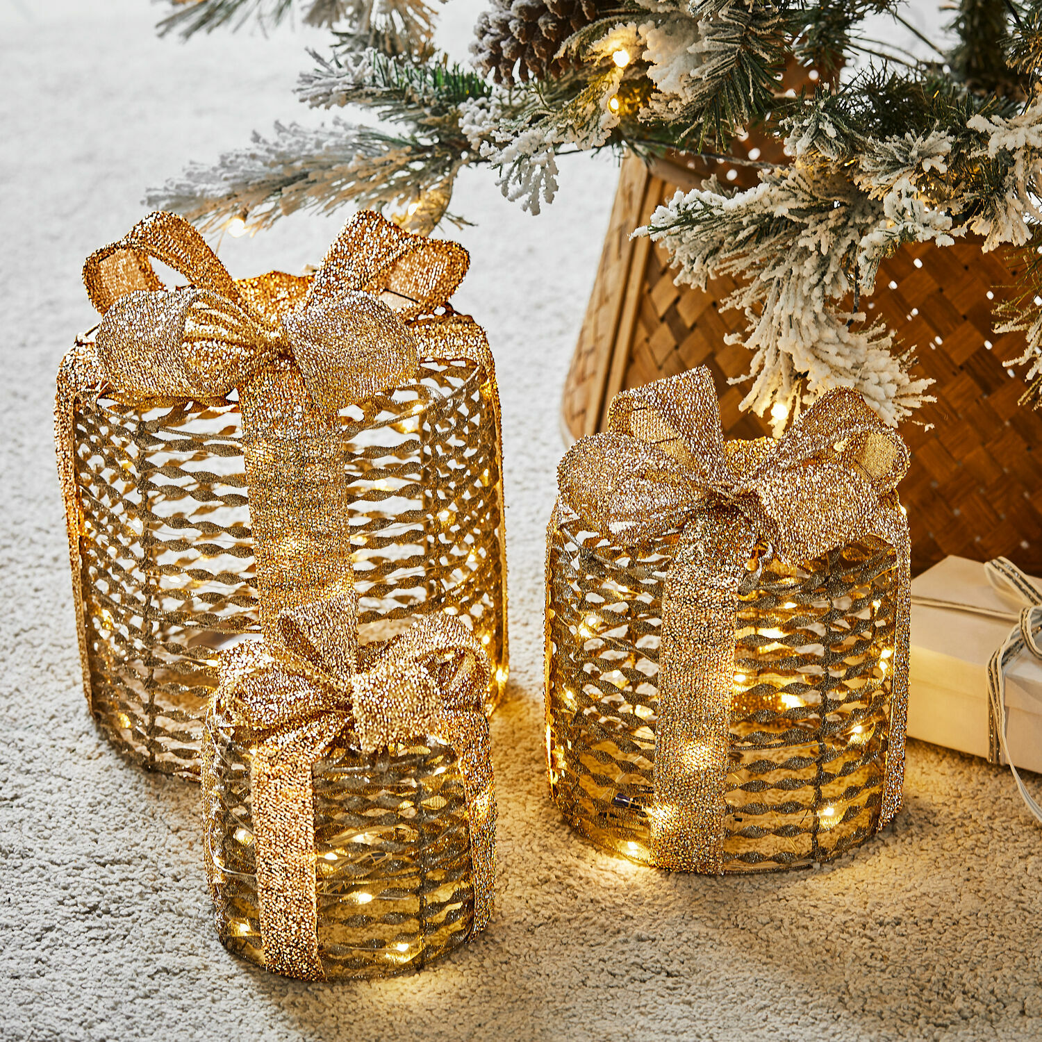 Lot de 3 cadeaux à LED Lorivane Ensemble de trois décorations cadeaux dorées en maille avec lumières LED pour décoration de Noël