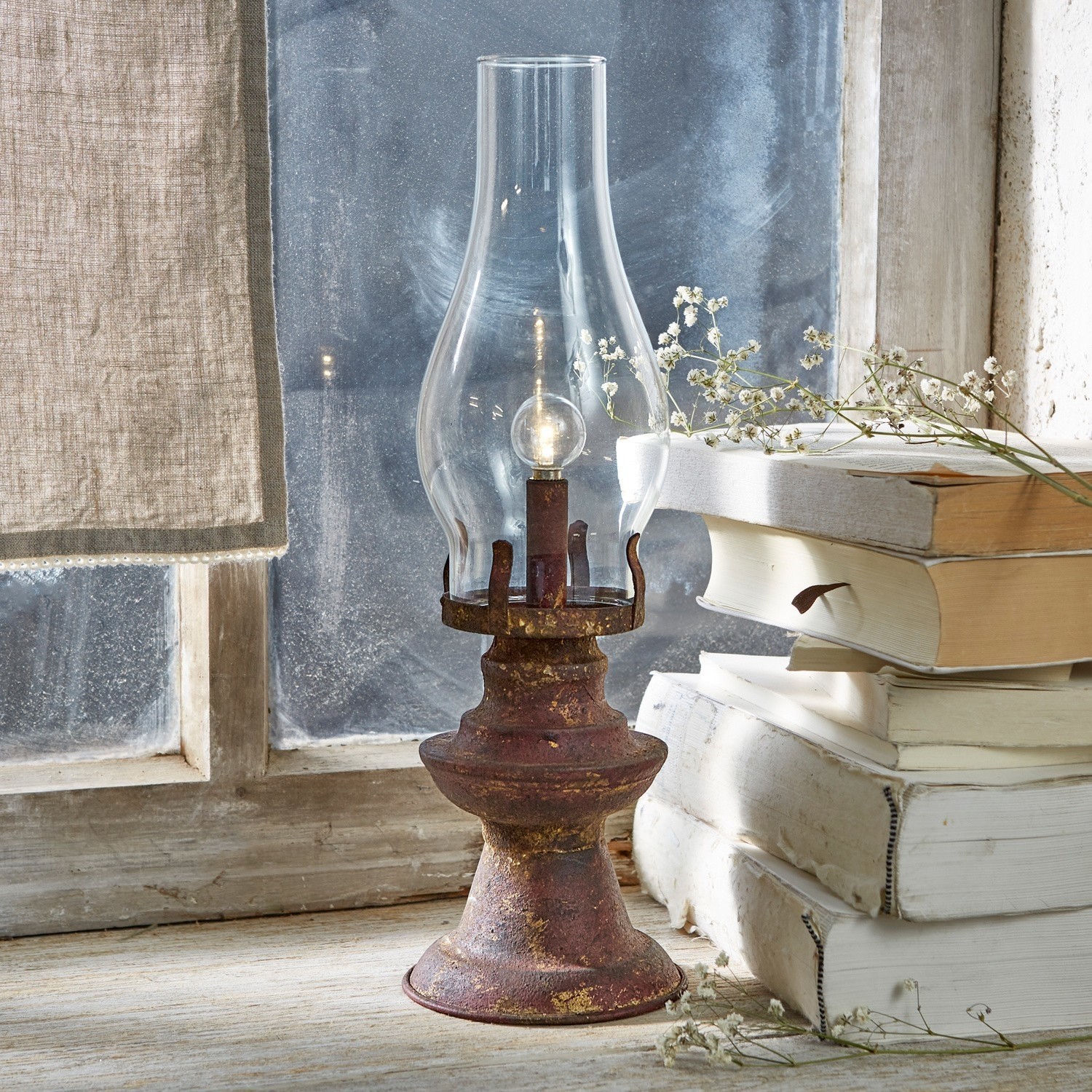 Lanterne LED Quinn Lampe de table rustique en métal rouillé rouge avec abat-jour en verre transparent, décoration vintage