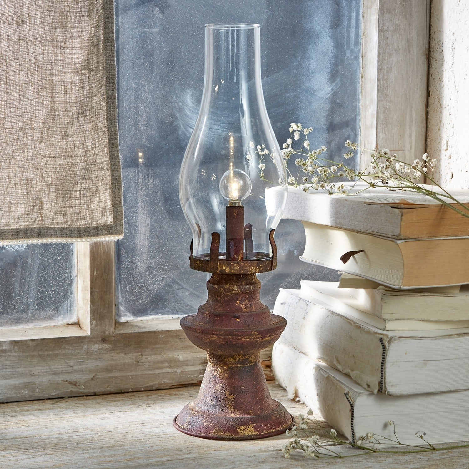 Lanterne LED Quinn Lampe de table rustique en métal rouillé rouge avec abat-jour en verre transparent, décoration vintage