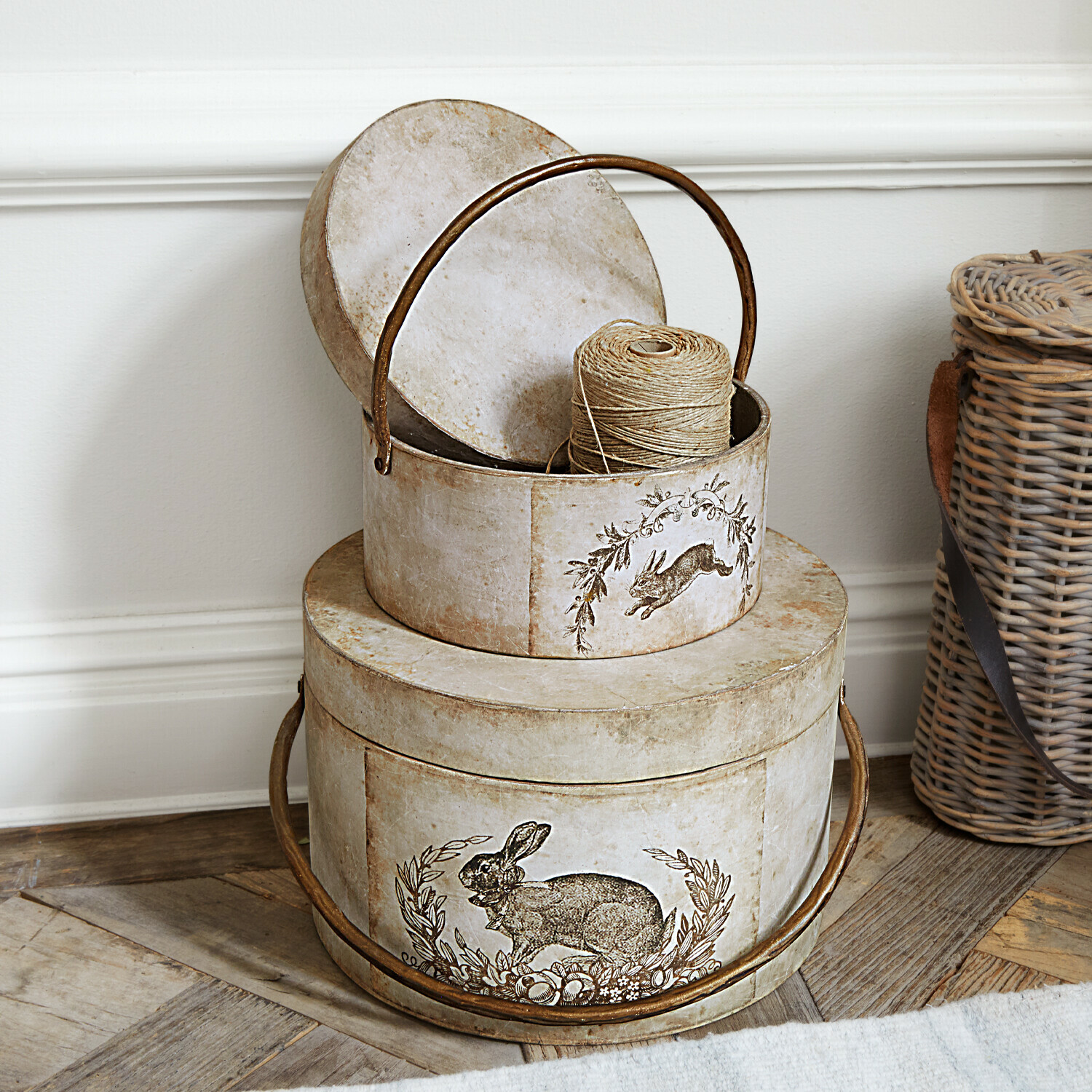 Lot de 2 boîtes Roxelle Deux boîtes rondes en papier mâché beige avec motif lapin, boîtes décoratives pour rangement intérieur