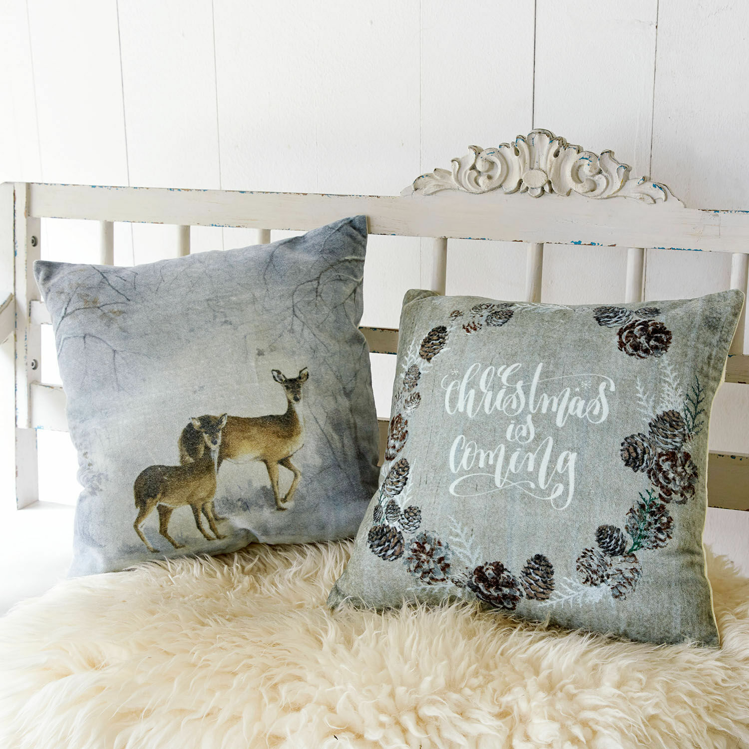 Lot de 2 housses de coussins Christmas is coming Coussins décoratifs gris avec motif de cerfs et inscription Christmas is coming pour décoration hivernale