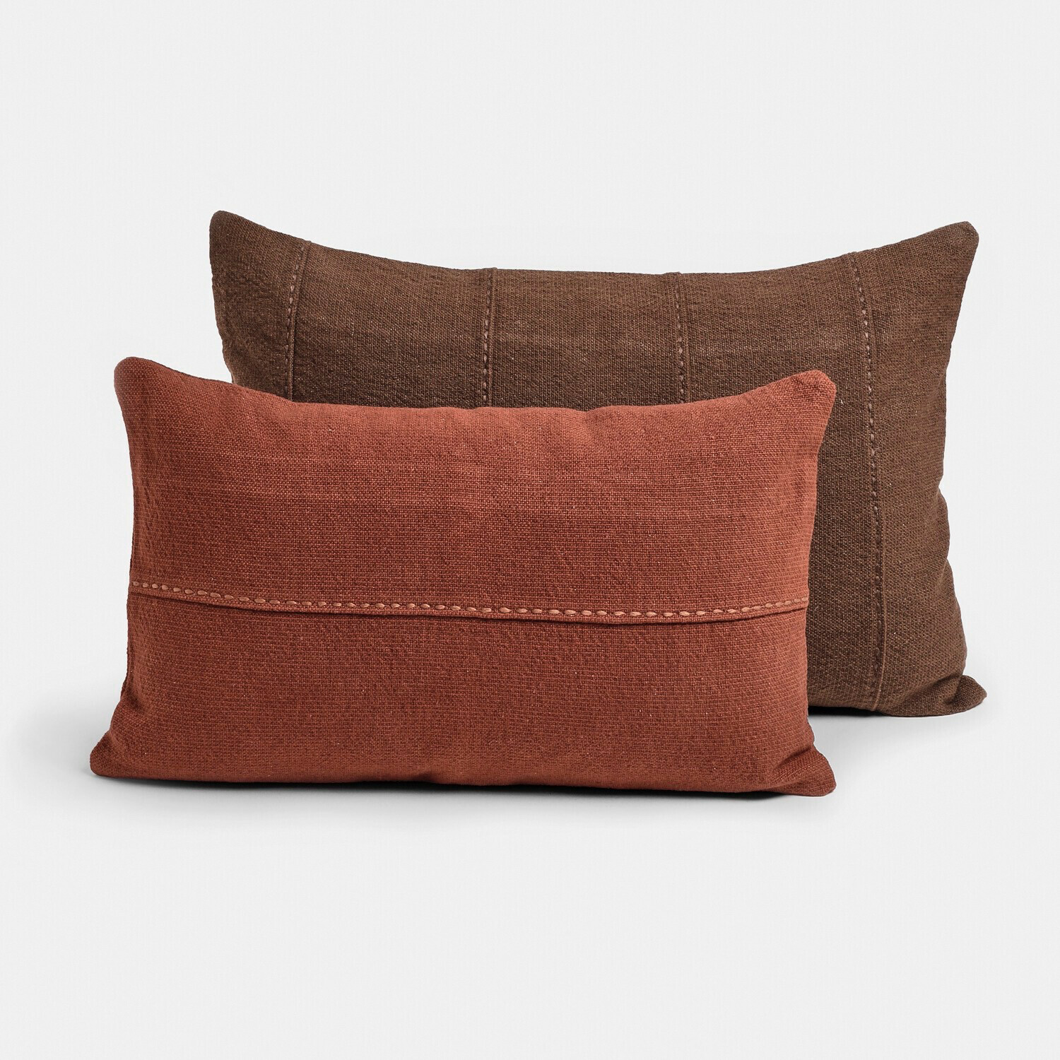 Lot de 2 housses de coussins Coramira Ensemble de deux coussins rectangulaires en tissu marron et brique pour décoration intérieure