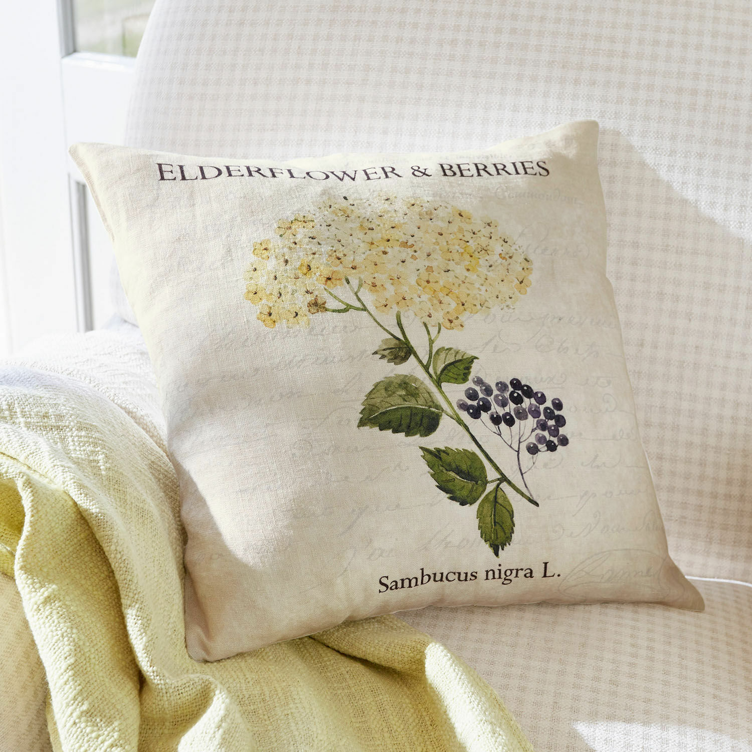 Housse de coussin Sambucus Coussin beige en lin avec imprimé fleurs de sureau noir et feuilles vertes, décoration intérieure
