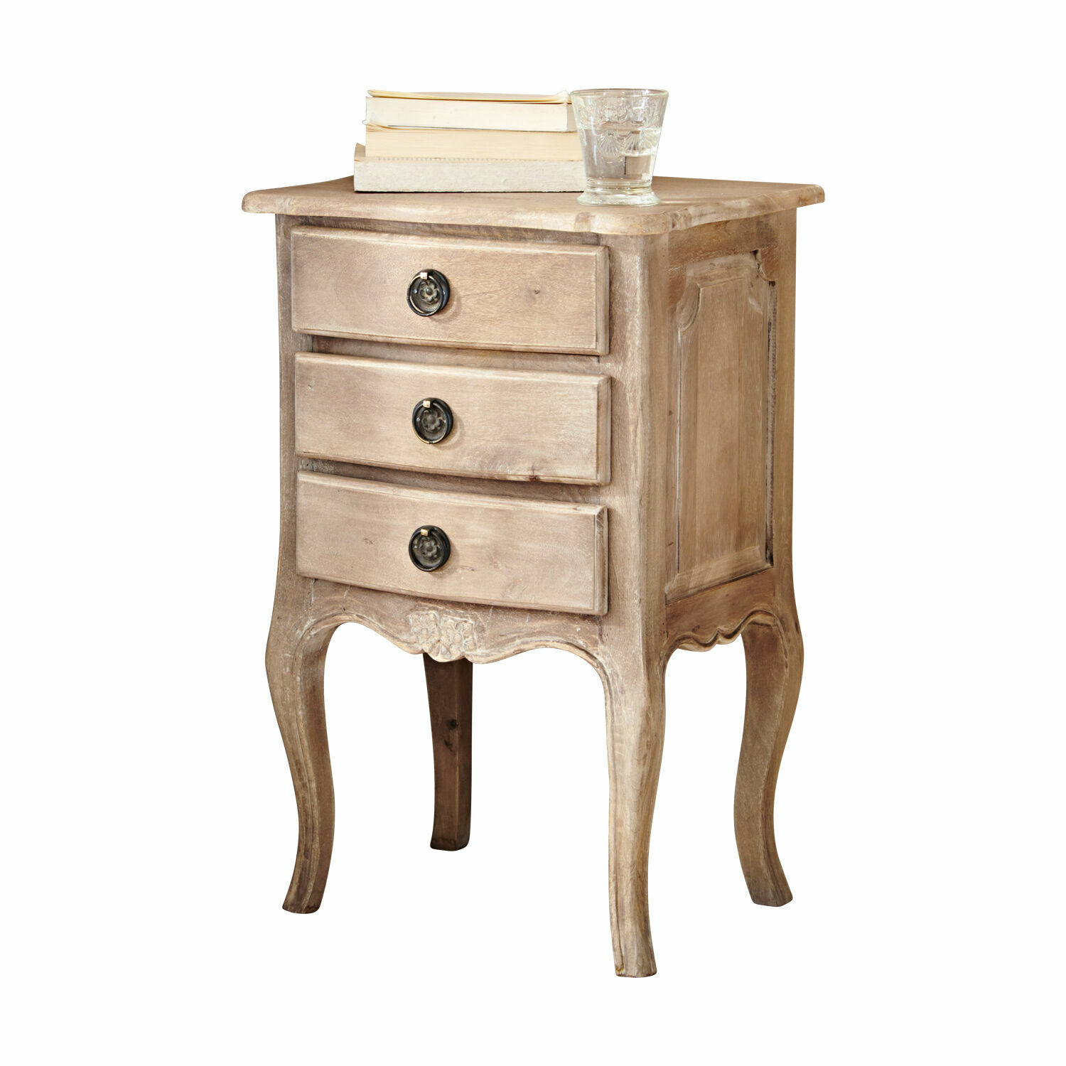 Table de chevet Loury Table de chevet en bois naturel style vintage avec trois tiroirs et poignées décoratives