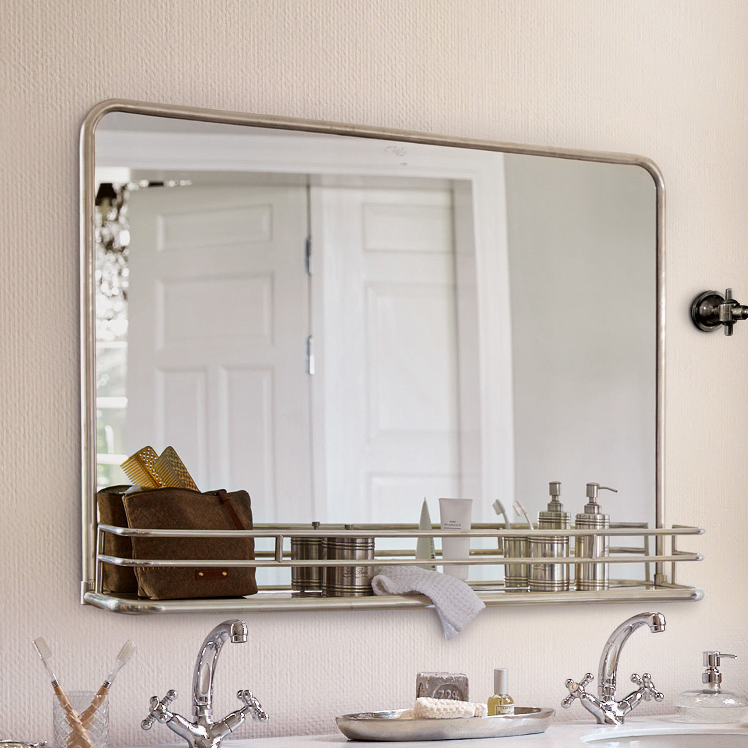 Miroir Opoli Miroir de salle de bain avec étagère en métal chromé et accessoires élégants pour la salle de bain