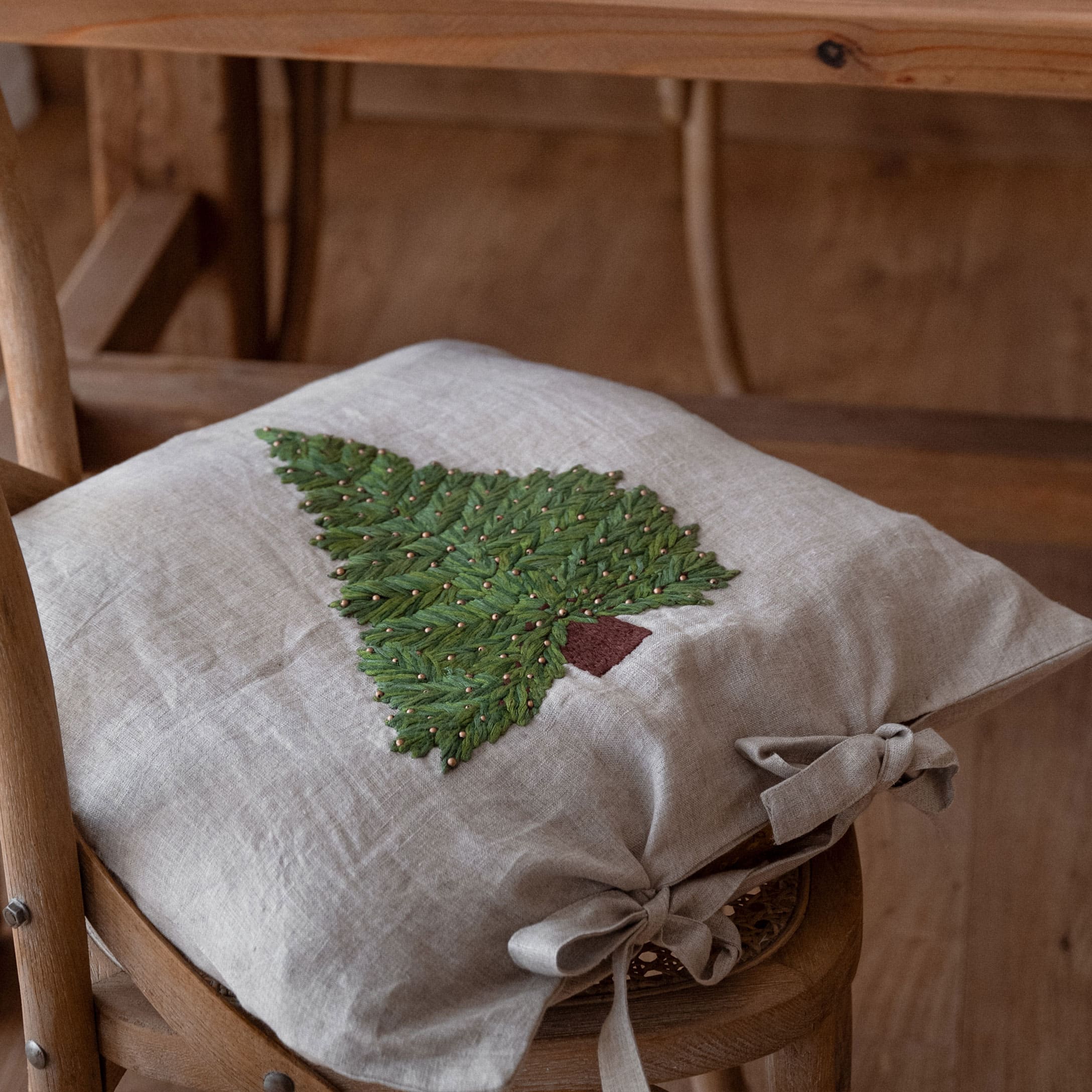 Coussin en lin avec broderie sapin vert et liens, décoration de chaise pour Noël