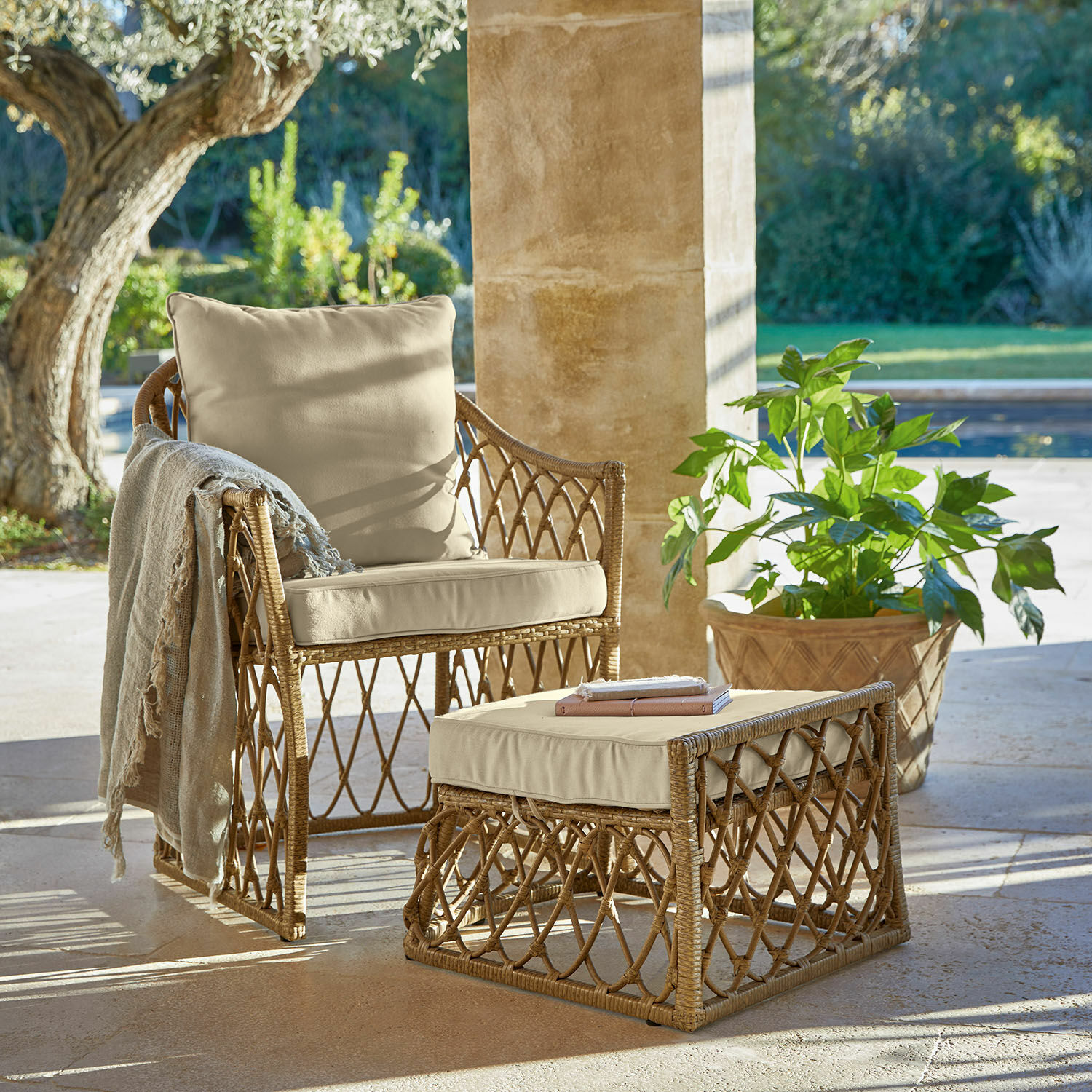 Fauteuil avec pouf Menoncourt