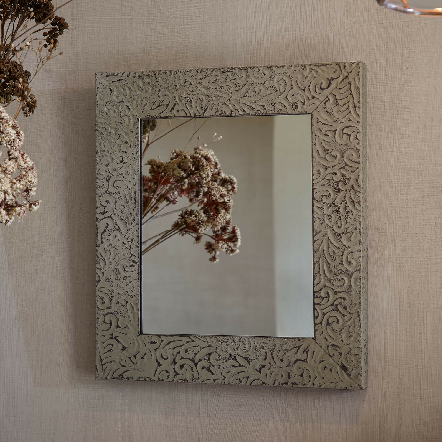Miroir mural Alenasse Miroir carré avec cadre orné gris à motif en relief, décoration murale élégante