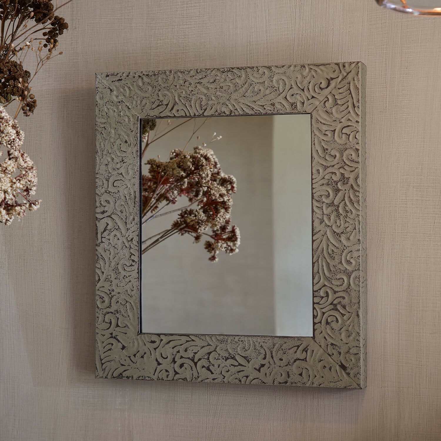 Miroir mural Alenasse Miroir carré avec cadre orné gris à motif en relief, décoration murale élégante
