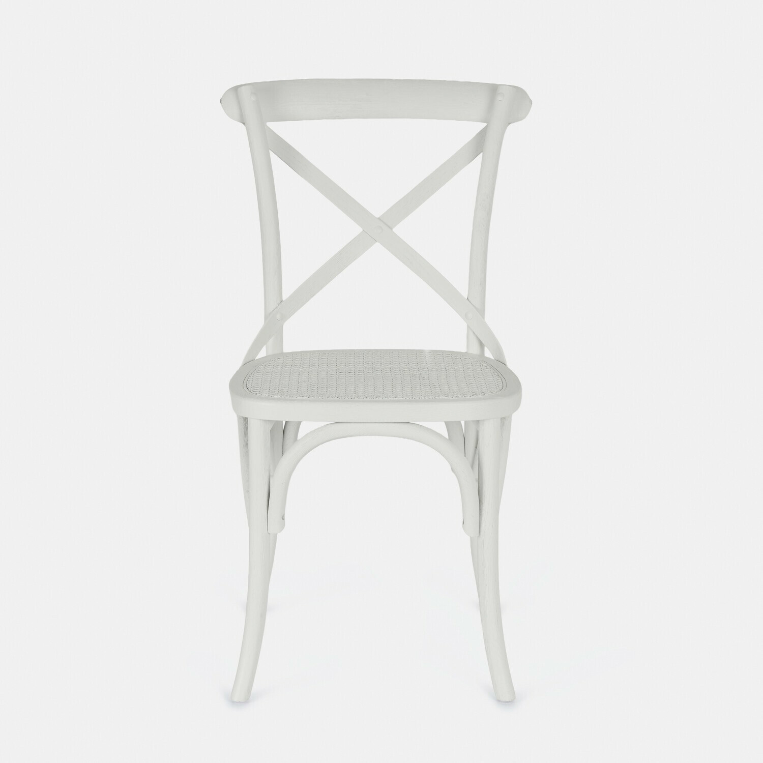 Chaise en bois blanc avec dossier en croix et assise en osier tressé, style rustique