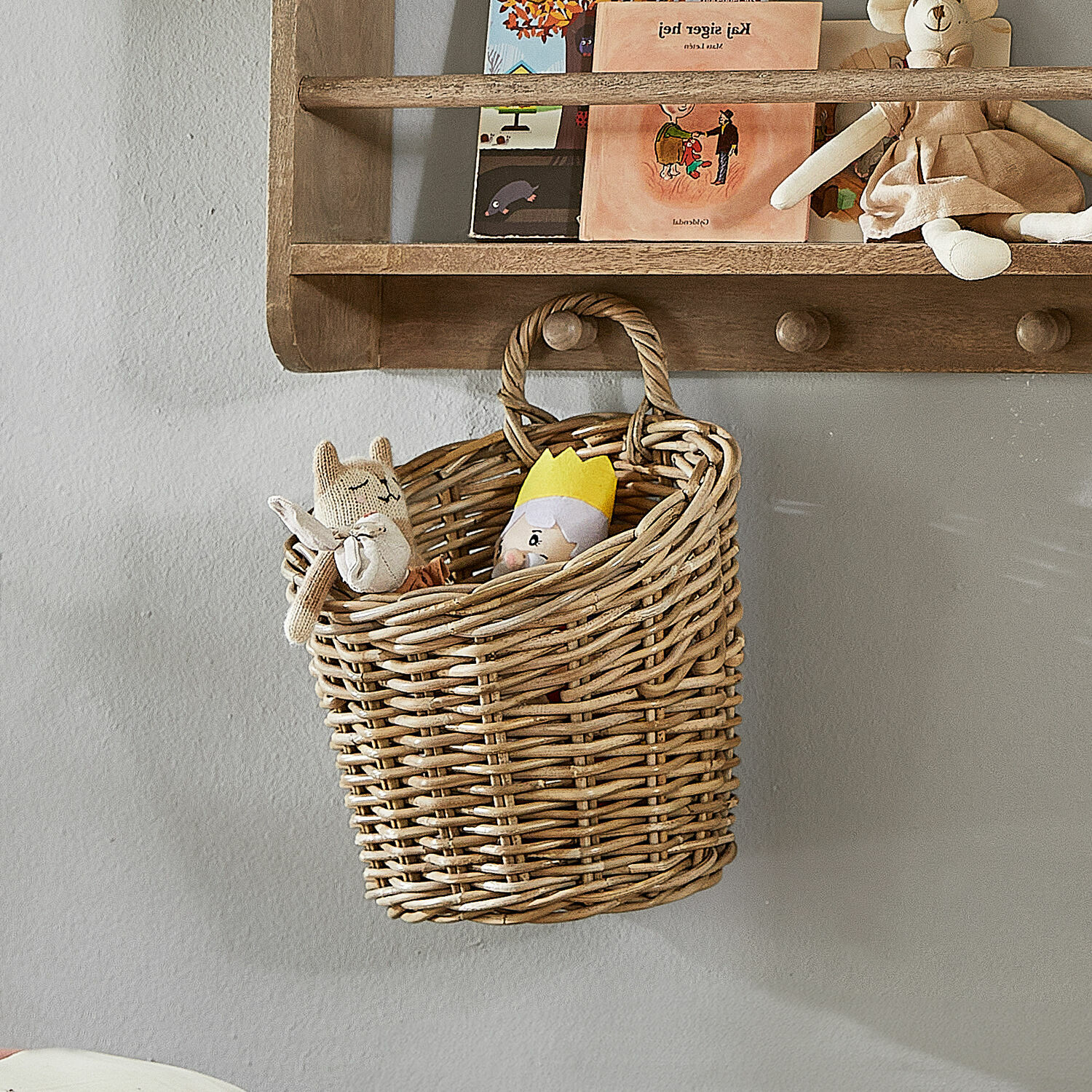 Panier Korovu Panier suspendu en osier naturel avec jouets, solution de rangement pratique pour chambre d'enfant